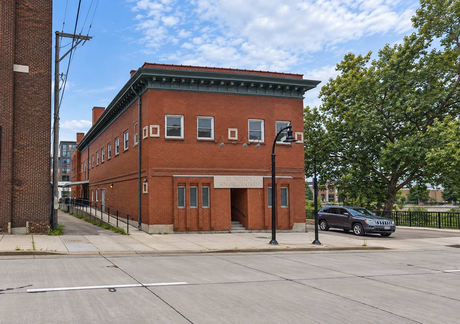 8 S Farwell Street Property Photo 1