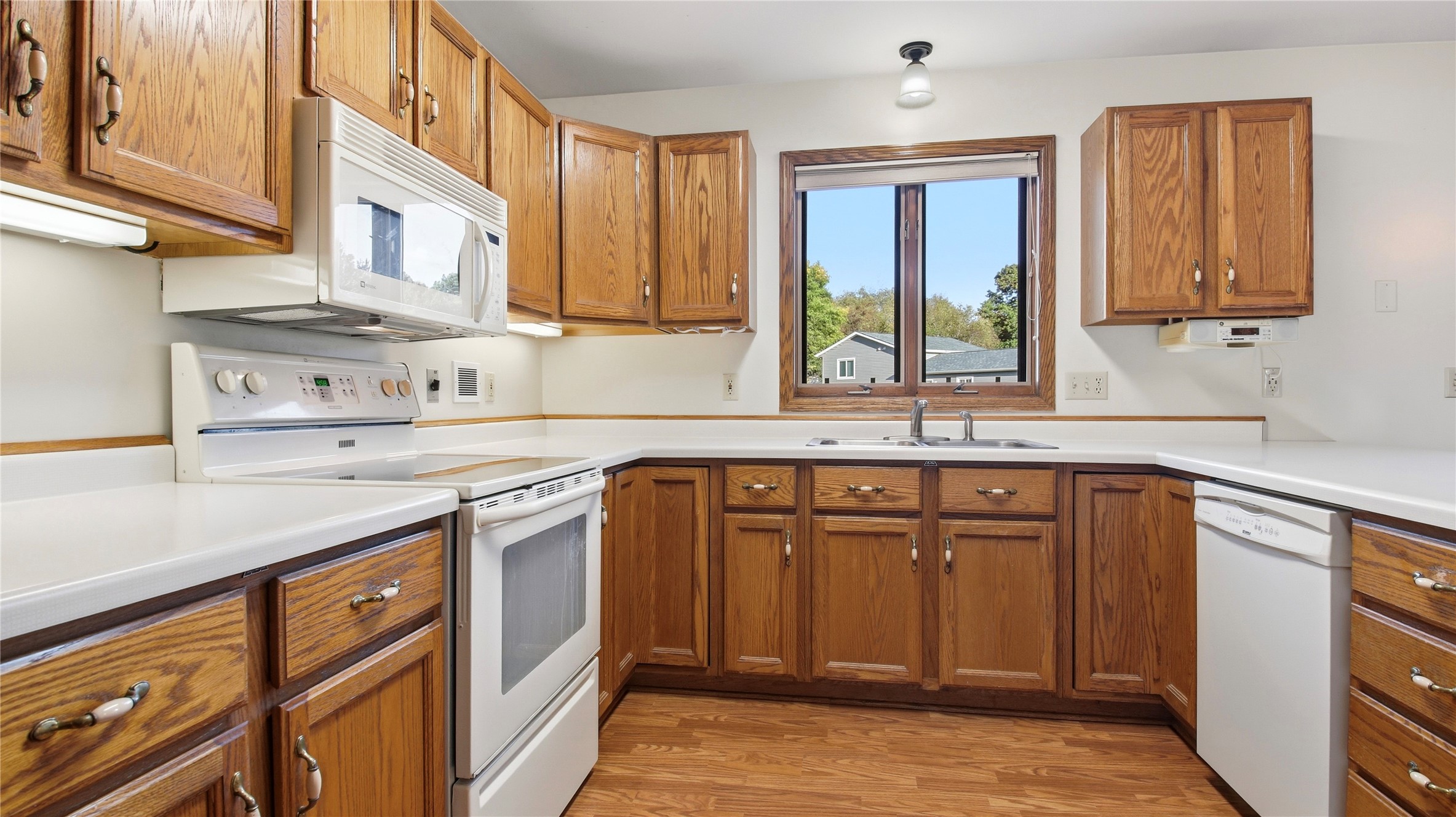 2747 Diane Lane Property Photo 12
