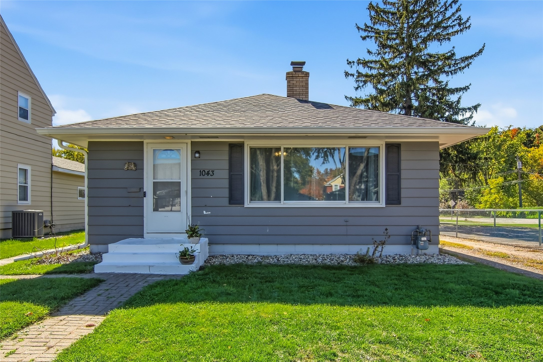 1043 Vine Street Property Photo 1