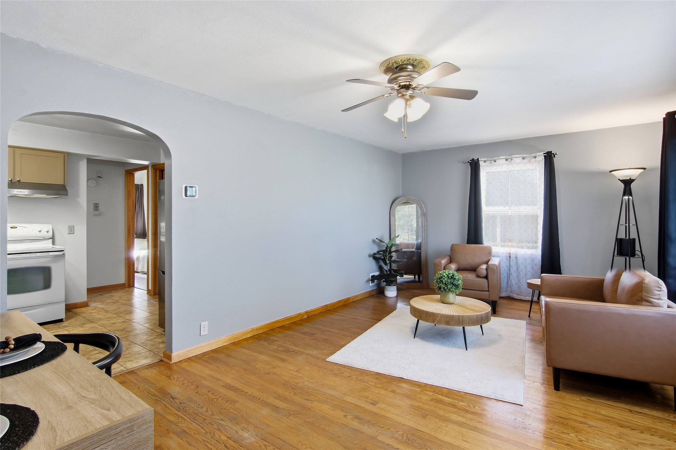1043 Vine Street Property Photo 2