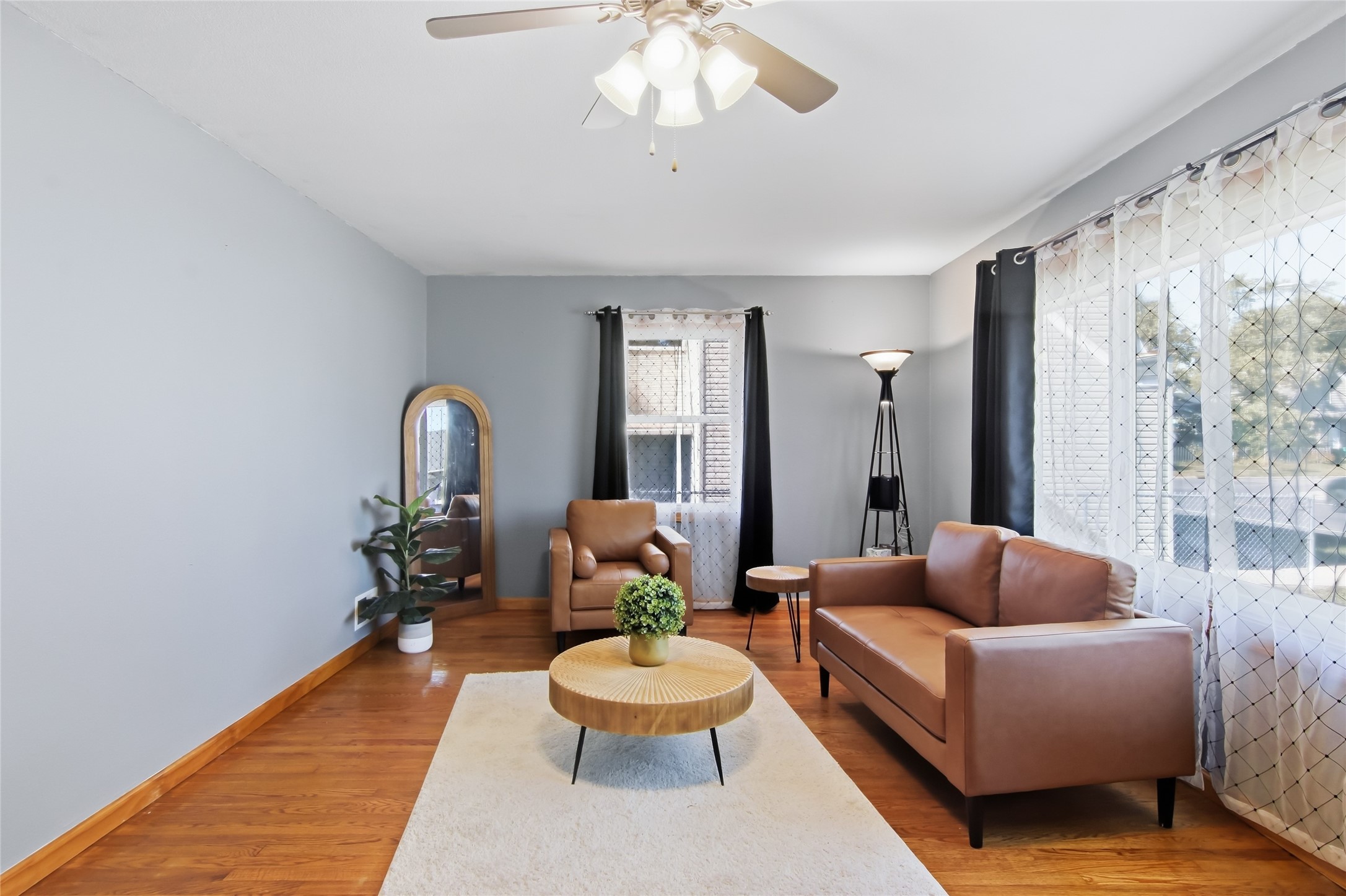 1043 Vine Street Property Photo 3