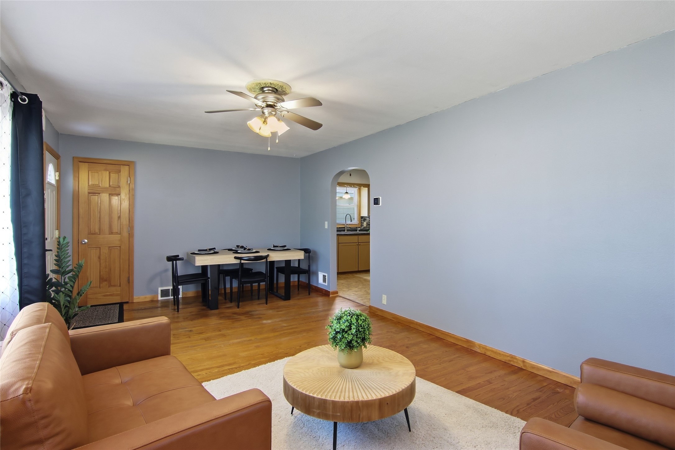 1043 Vine Street Property Photo 6