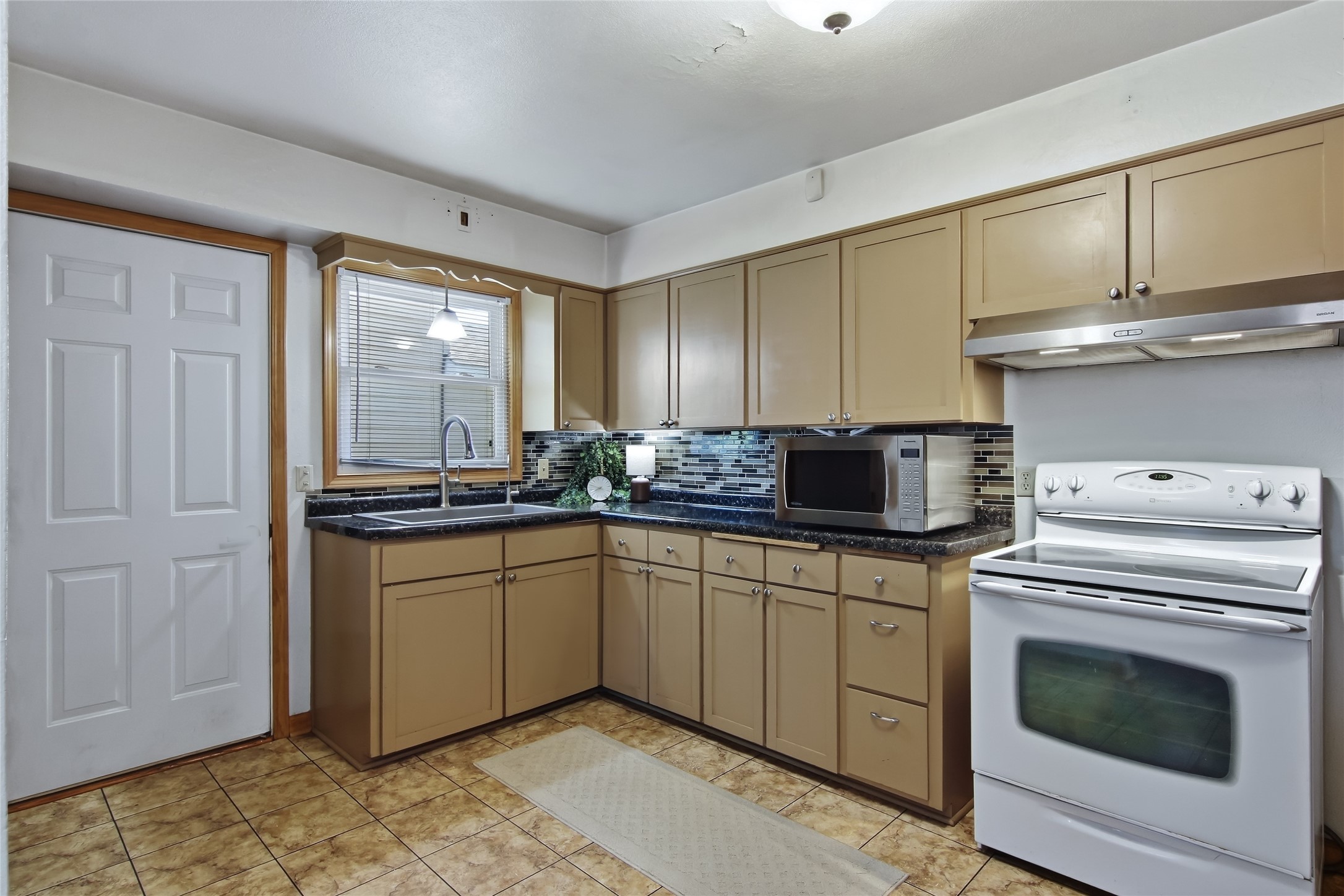 1043 Vine Street Property Photo 7