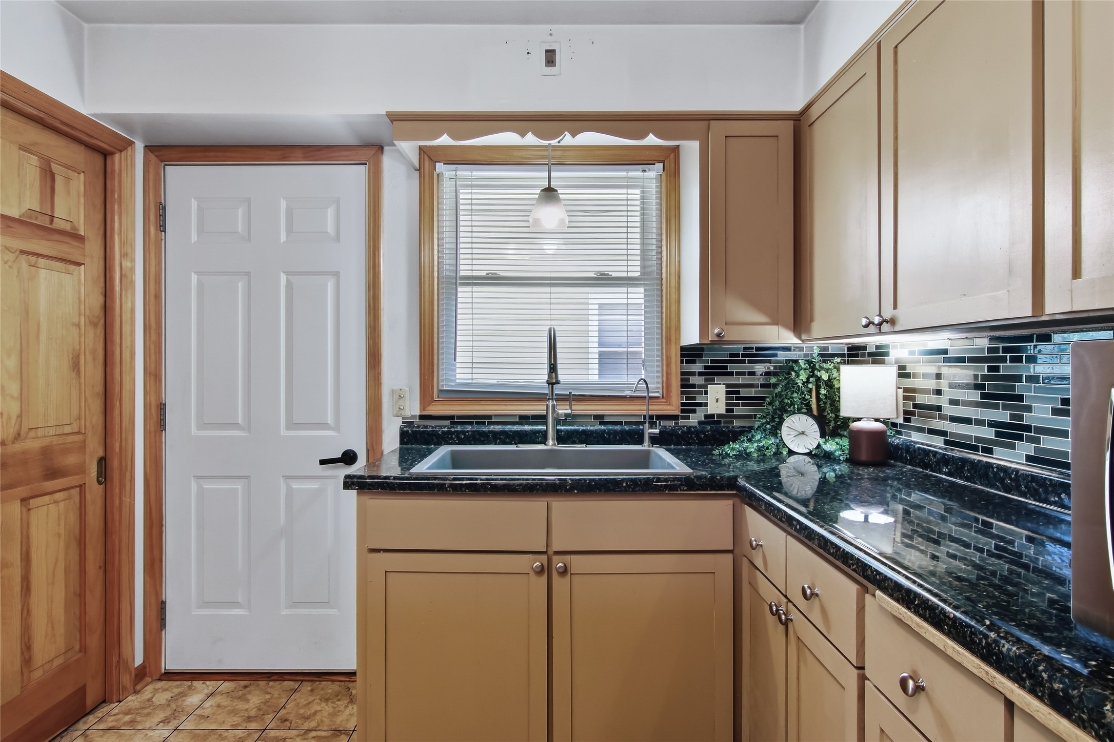 1043 Vine Street Property Photo 9