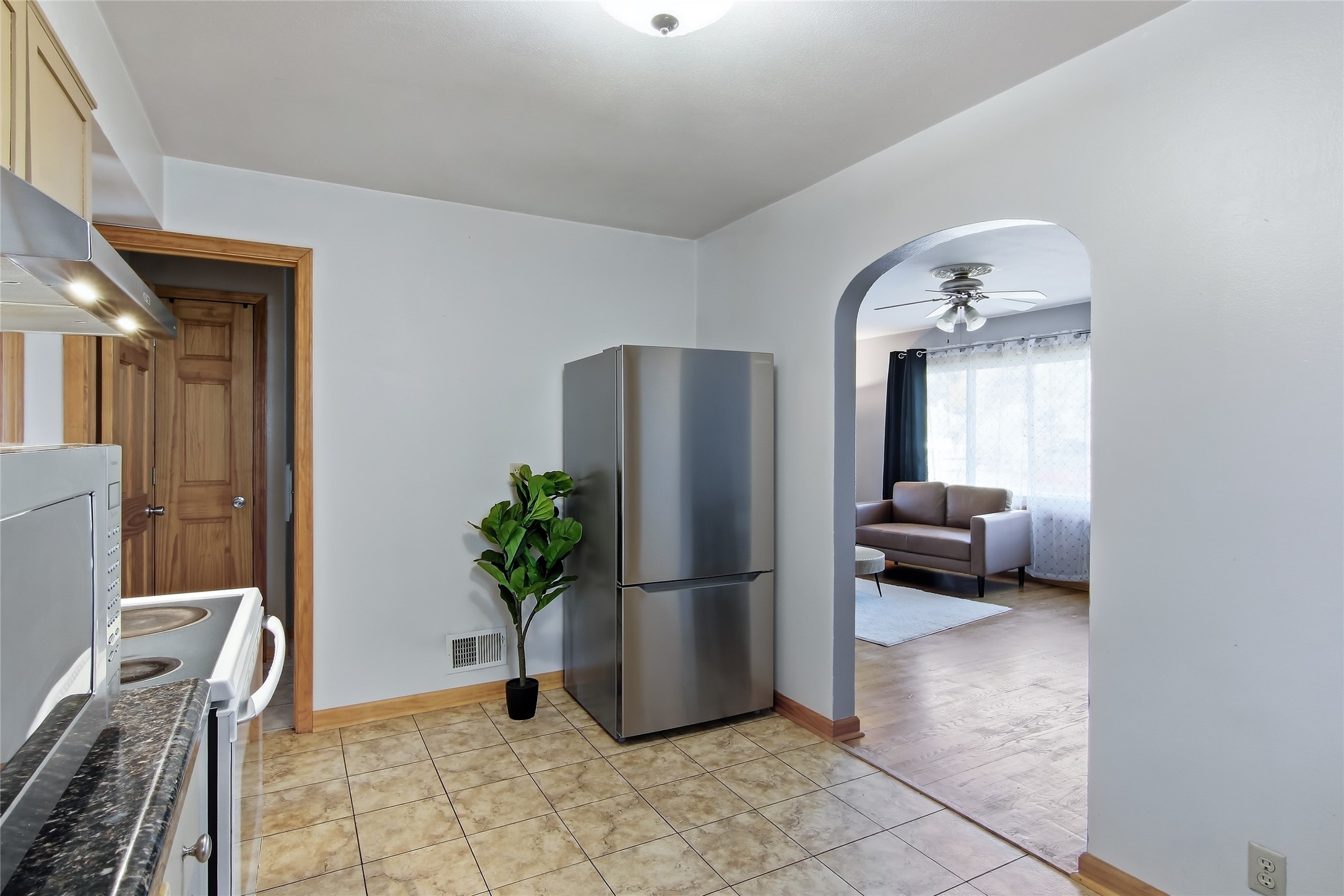 1043 Vine Street Property Photo 10