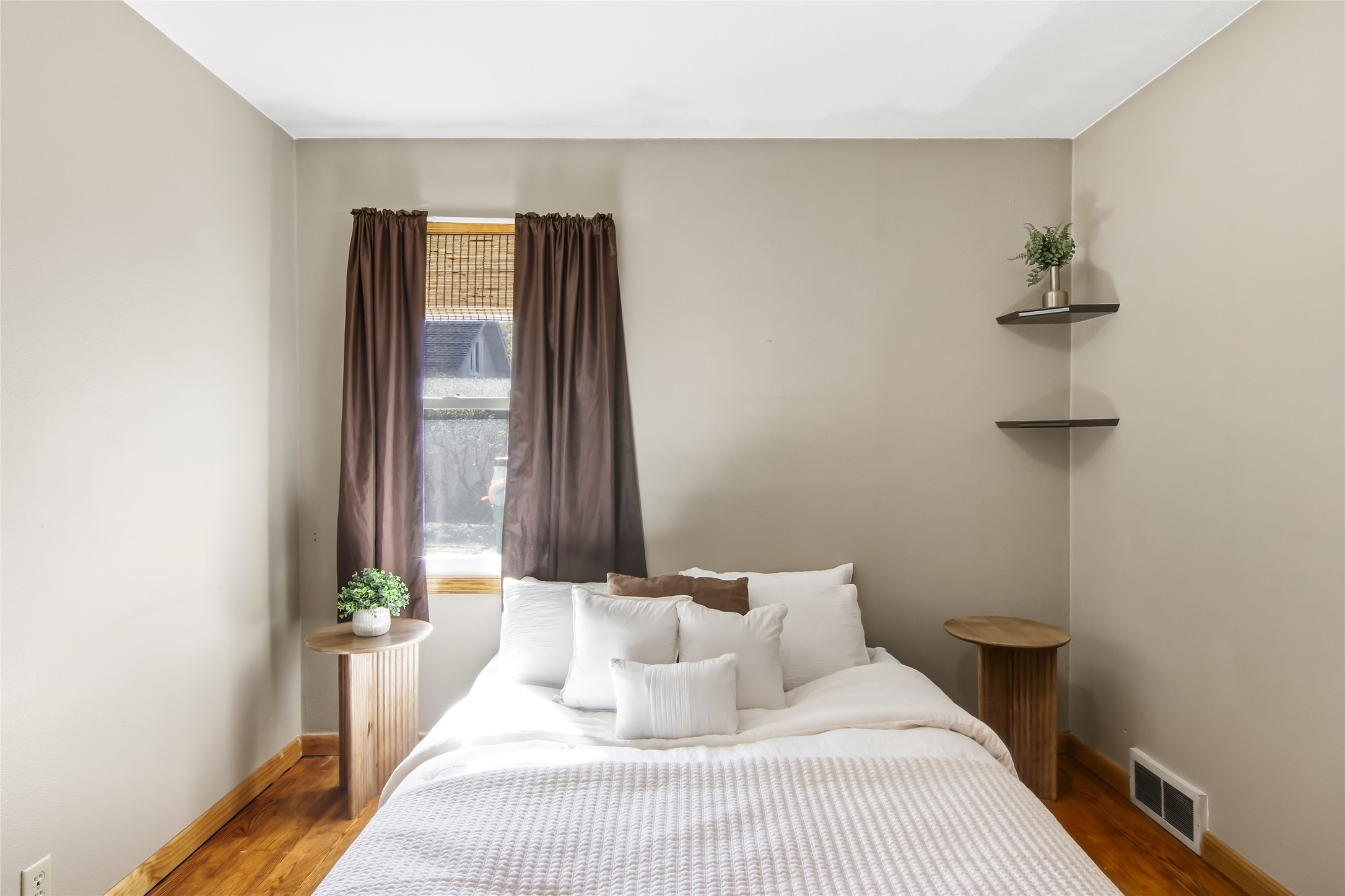 1043 Vine Street Property Photo 16