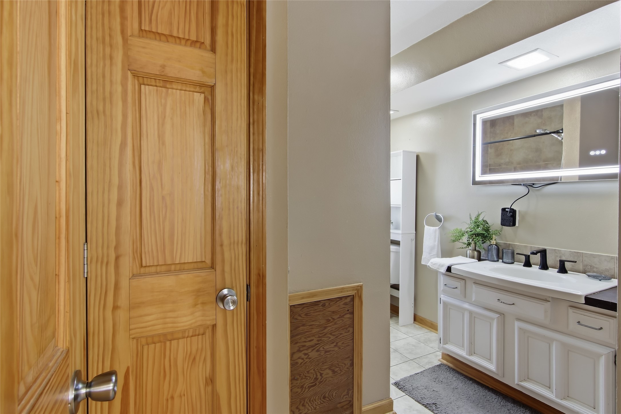 1043 Vine Street Property Photo 21