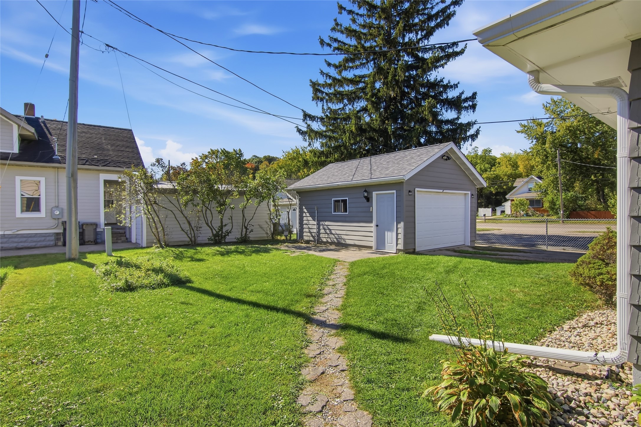 1043 Vine Street Property Photo 27
