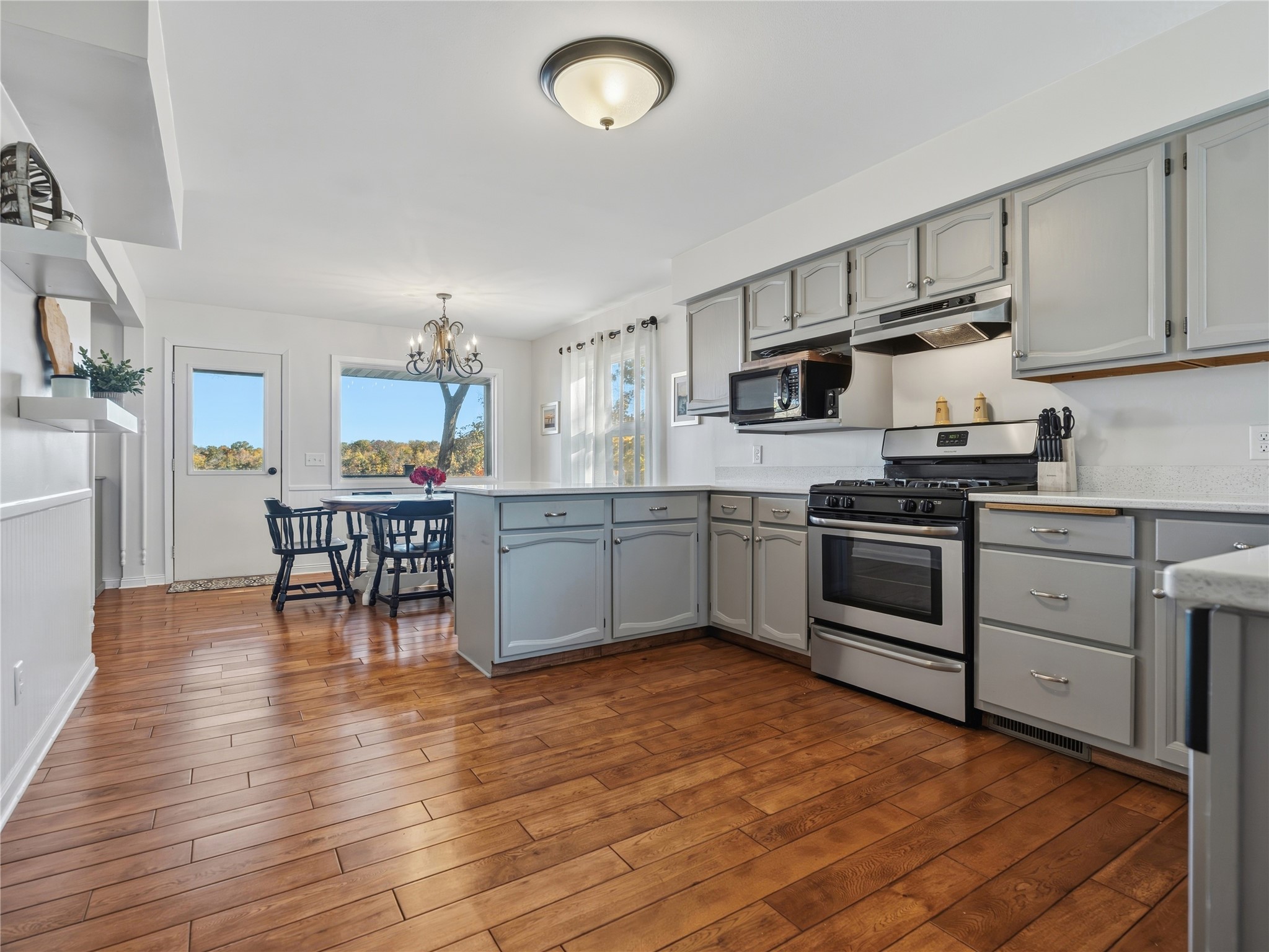 2553 27 1/4 27 3/4 Street Property Photo 6