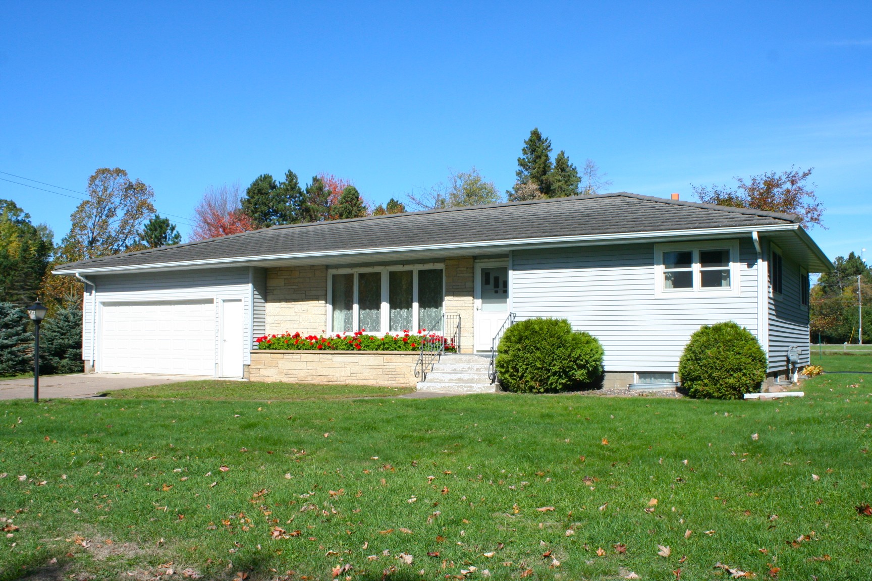 311 College Avenue W Property Photo 1