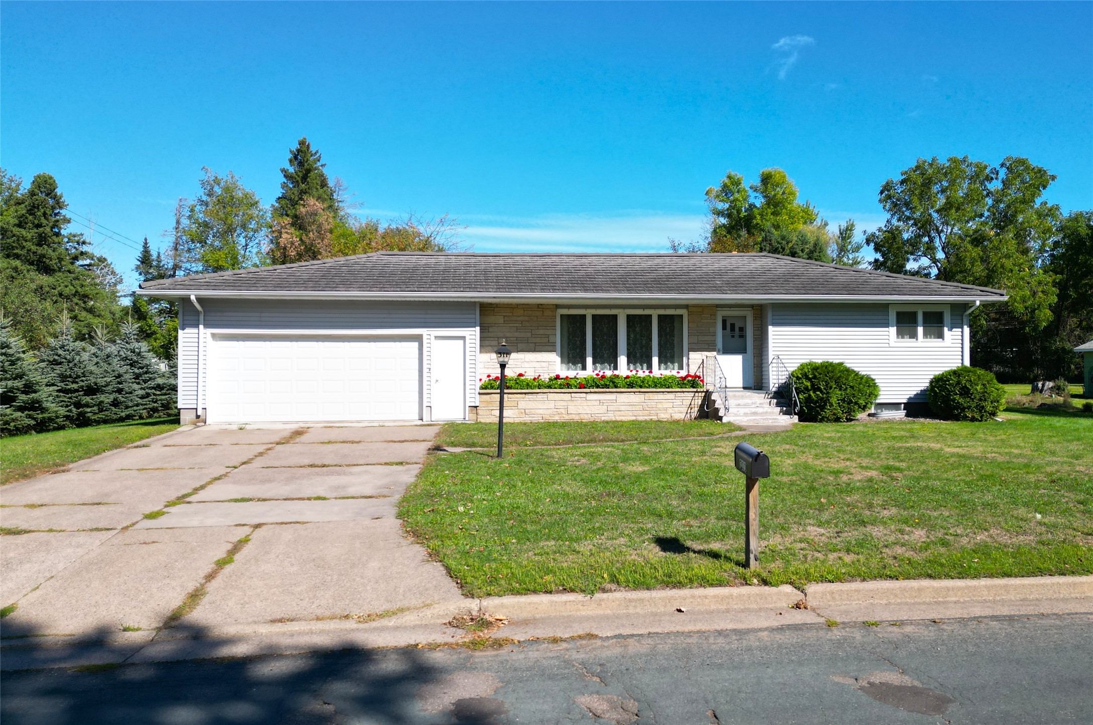 311 College Avenue W Property Photo 17
