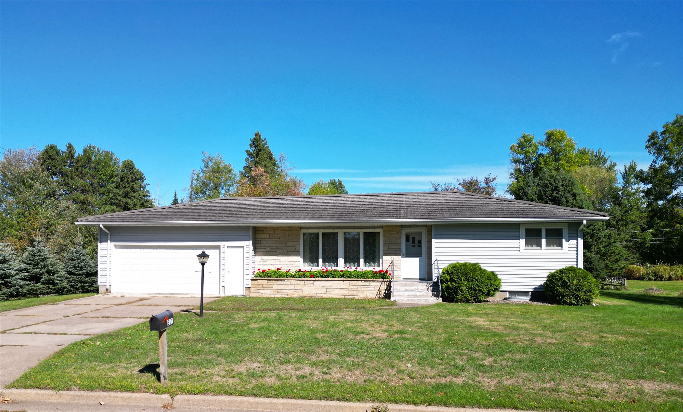 311 College Avenue W Property Photo 18