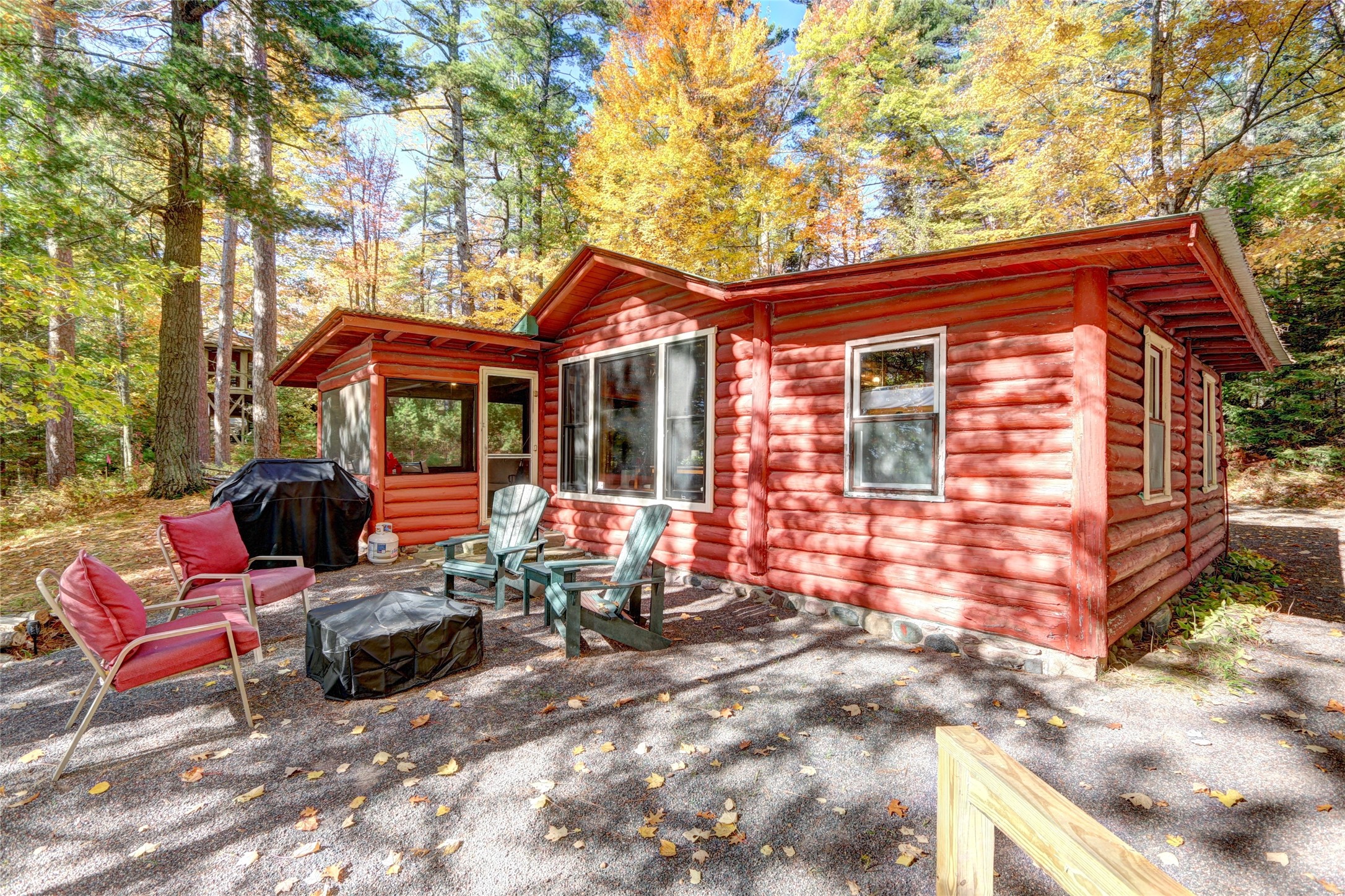 14667w Point Drive Property Photo 1