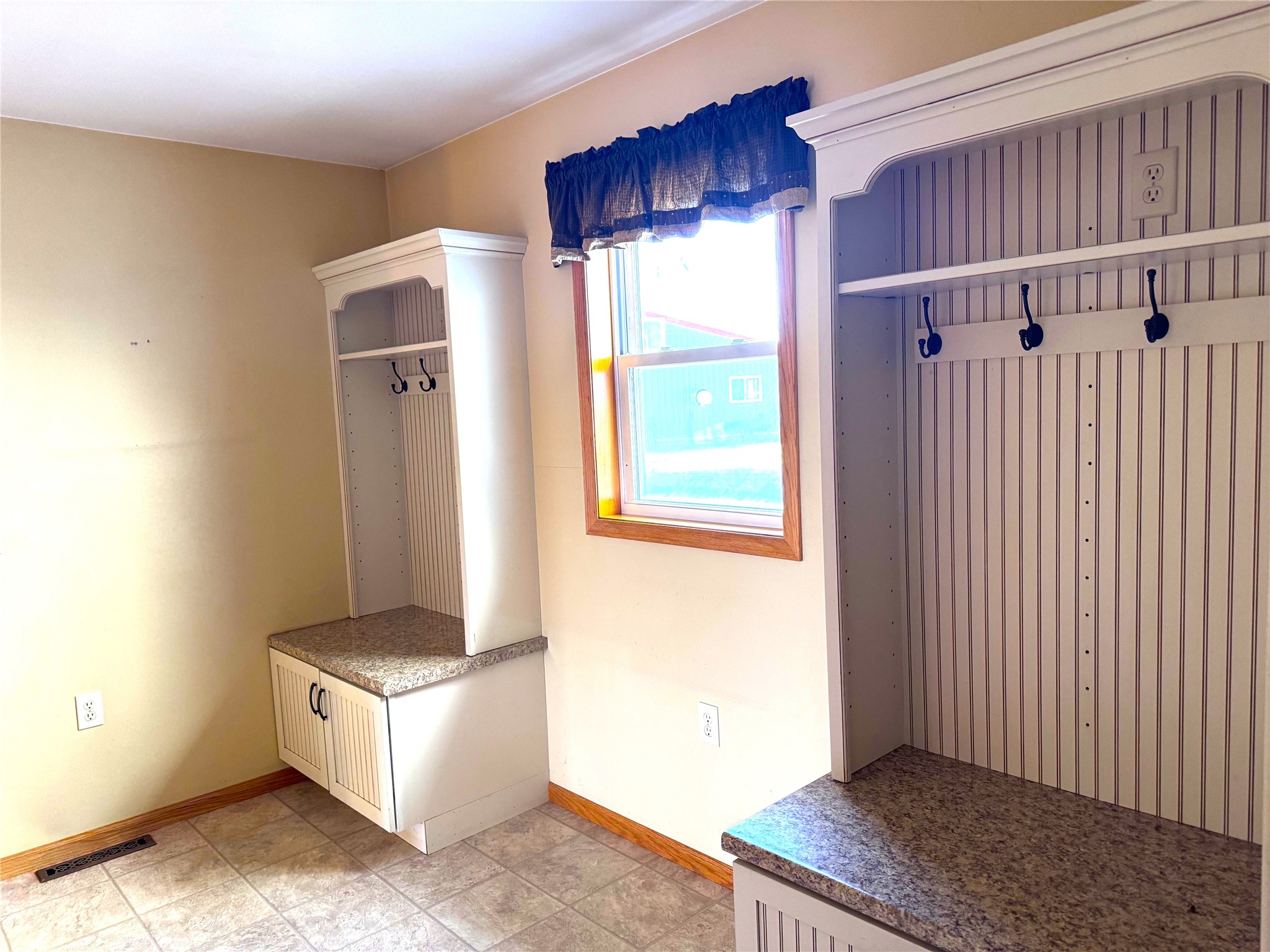 35260 Diagonal Street Property Photo 8