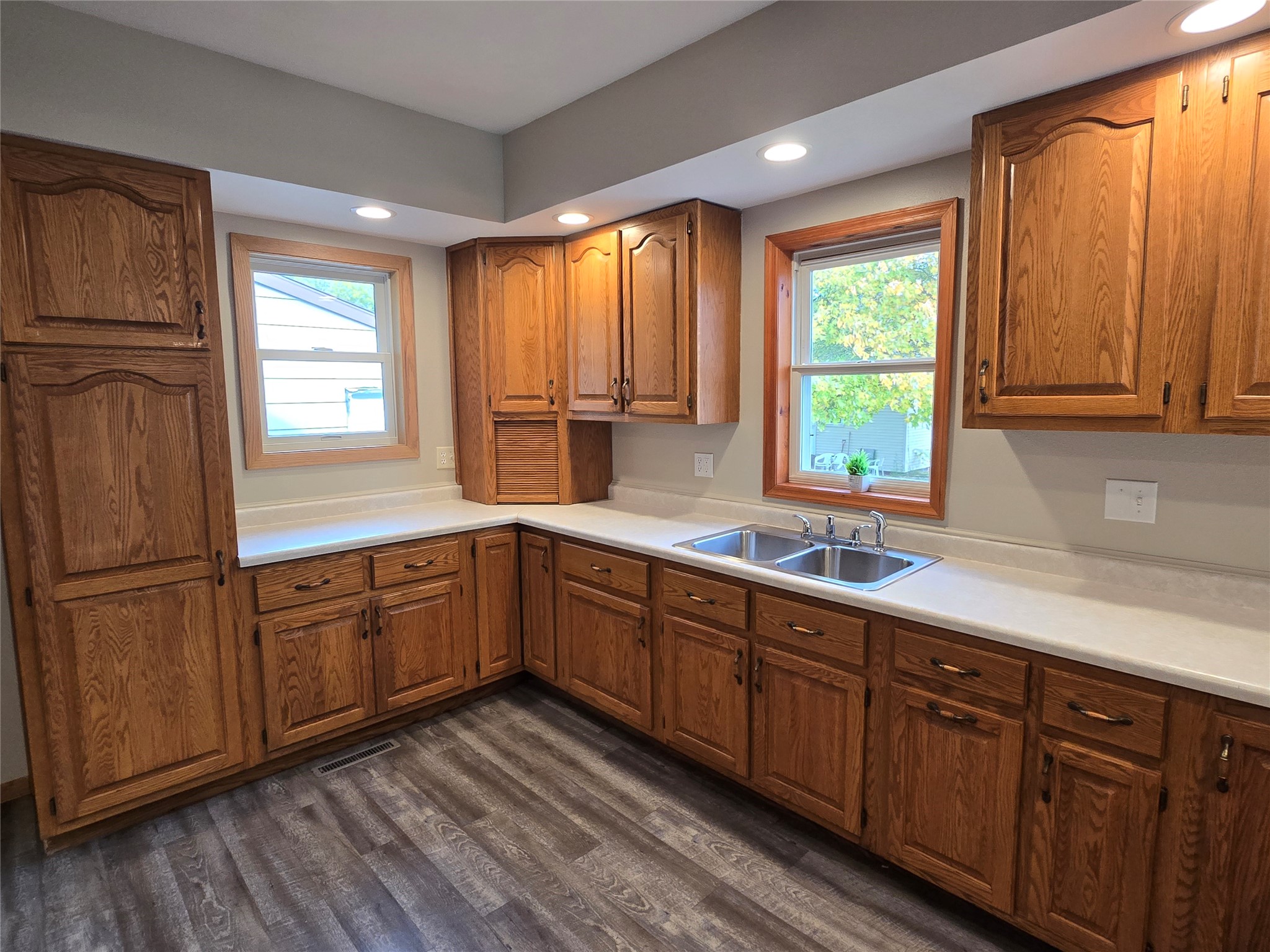 815 Worden Avenue E Property Photo 9