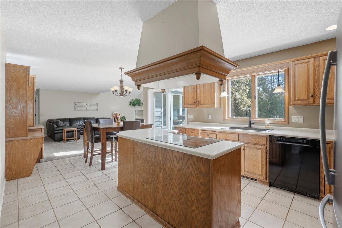 8233 162nd Street Property Photo 17