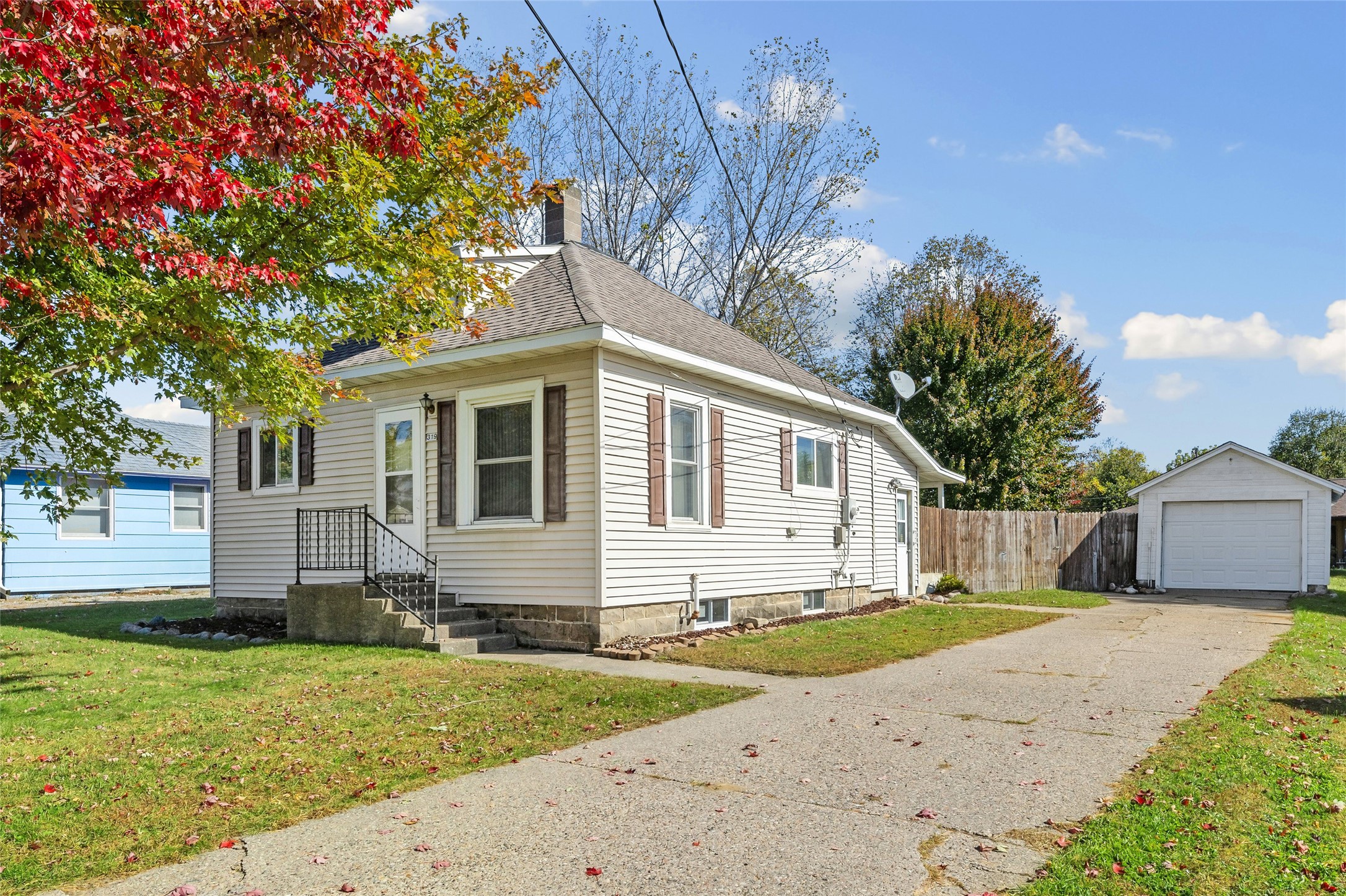 319 S Peterson Avenue Property Photo 1
