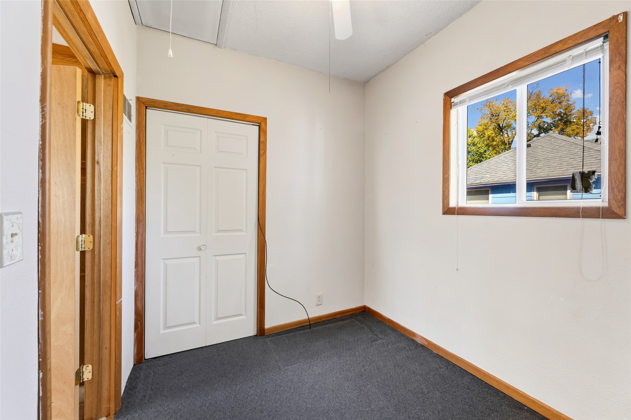 319 S Peterson Avenue Property Photo 15