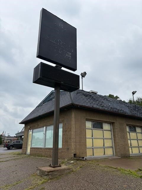 1420 N Broadway Street Property Photo 1