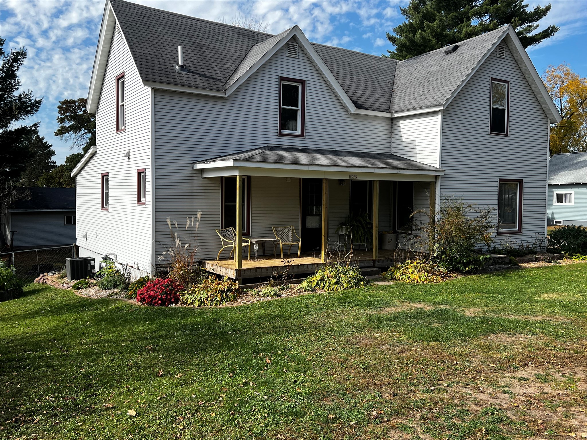 1225 5th Street Property Photo 1