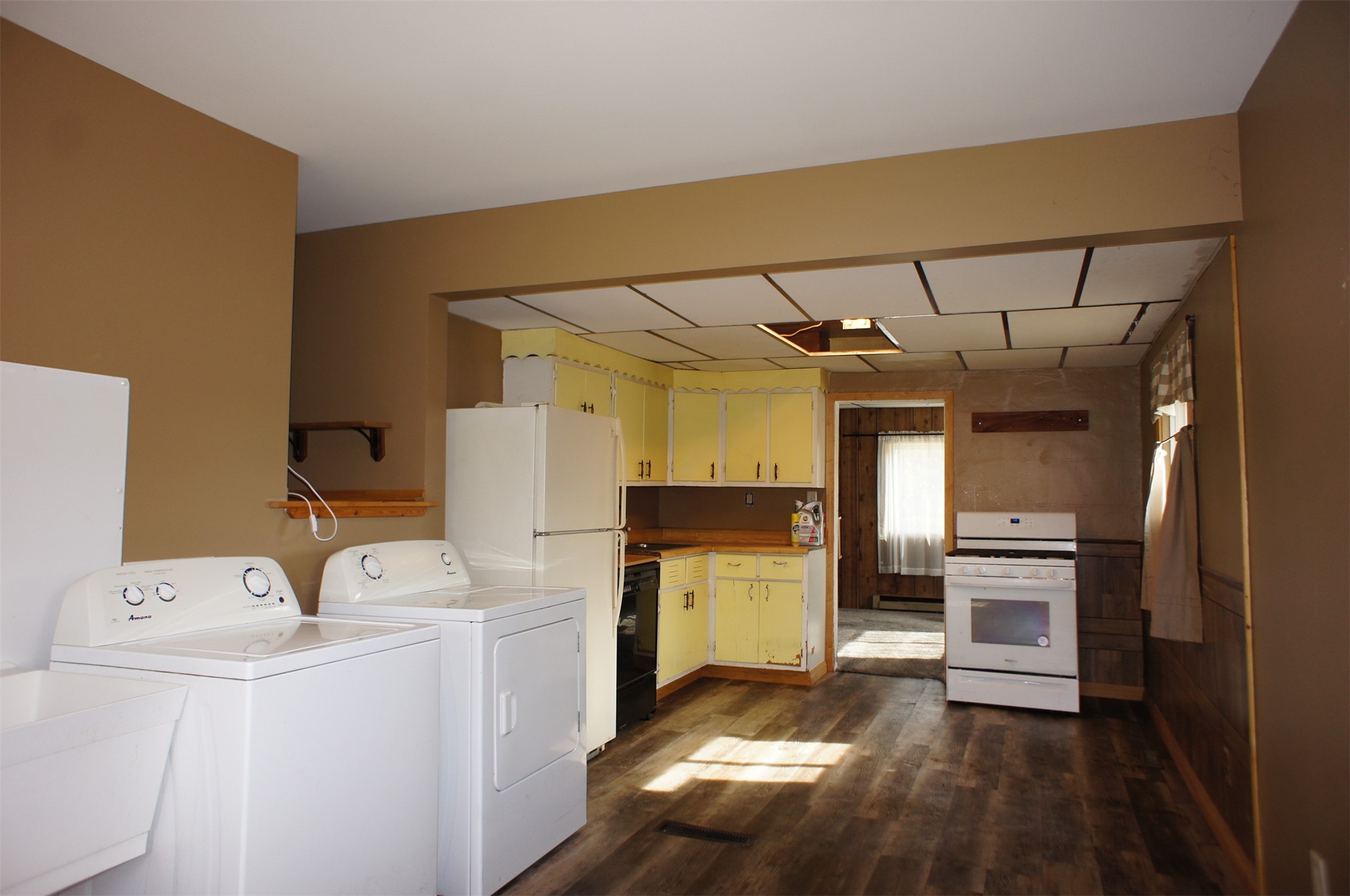 359 S State Street Property Photo 14