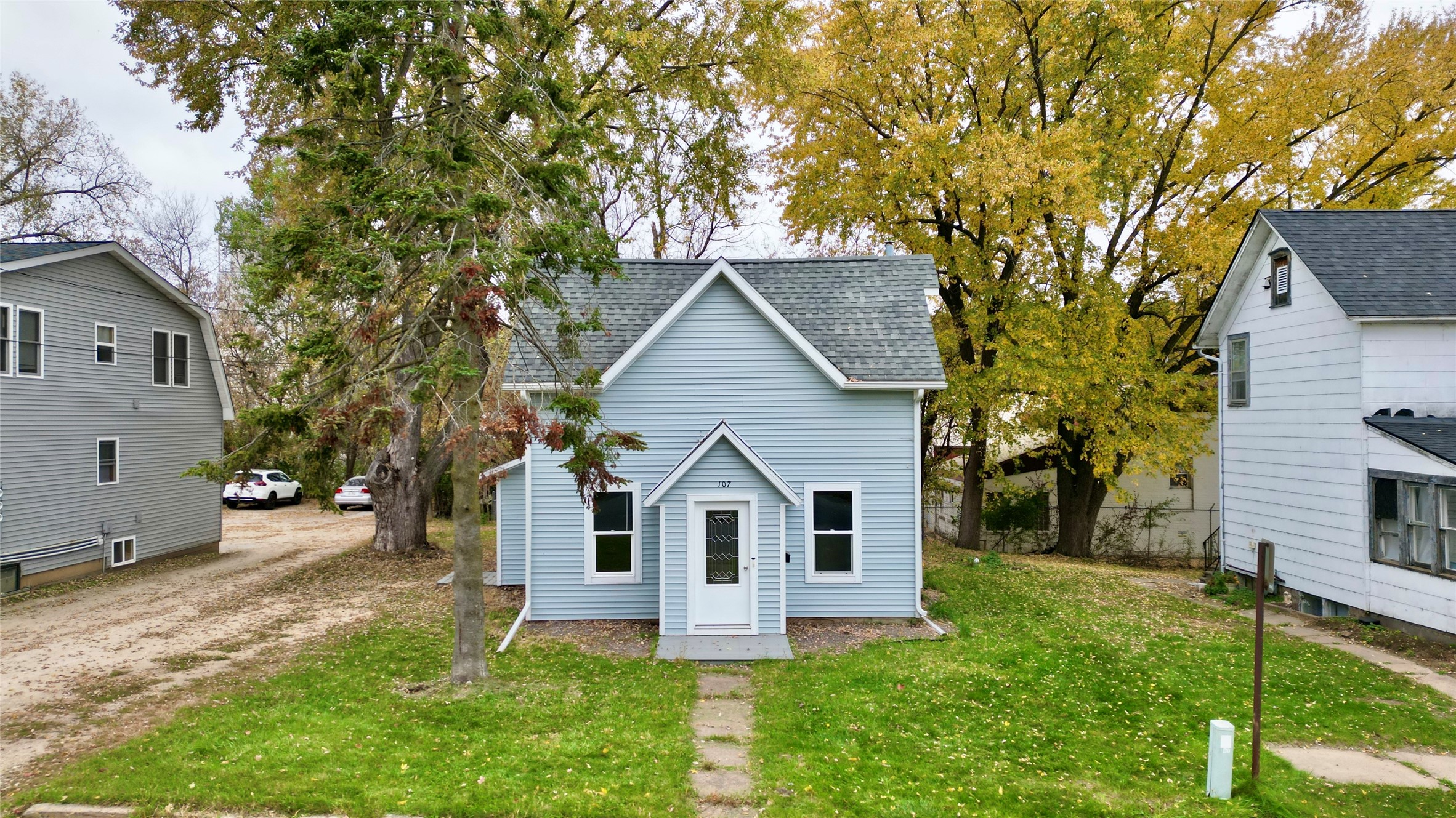 107 4th Street W Property Photo 1