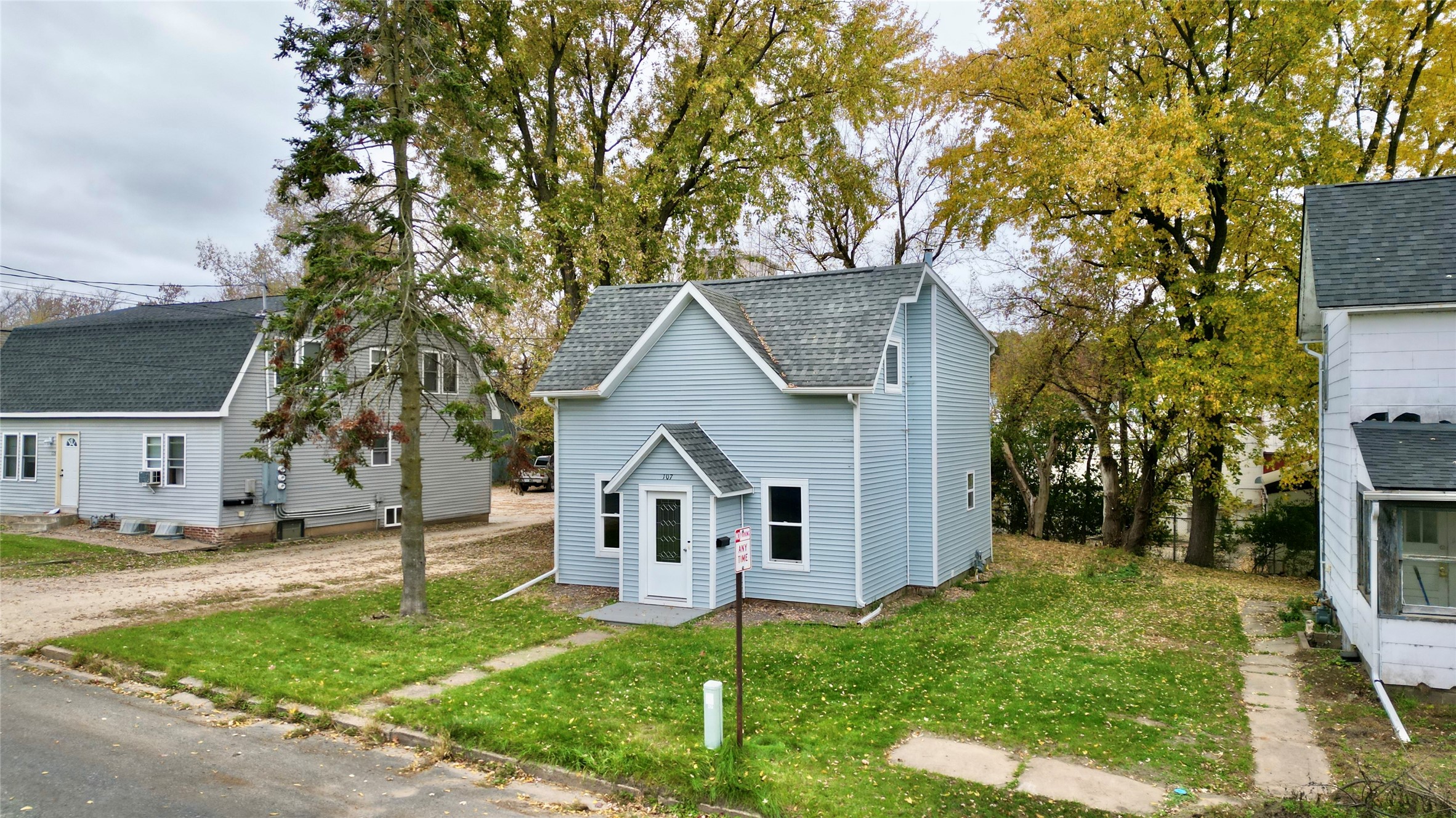 107 4th Street W Property Photo 2