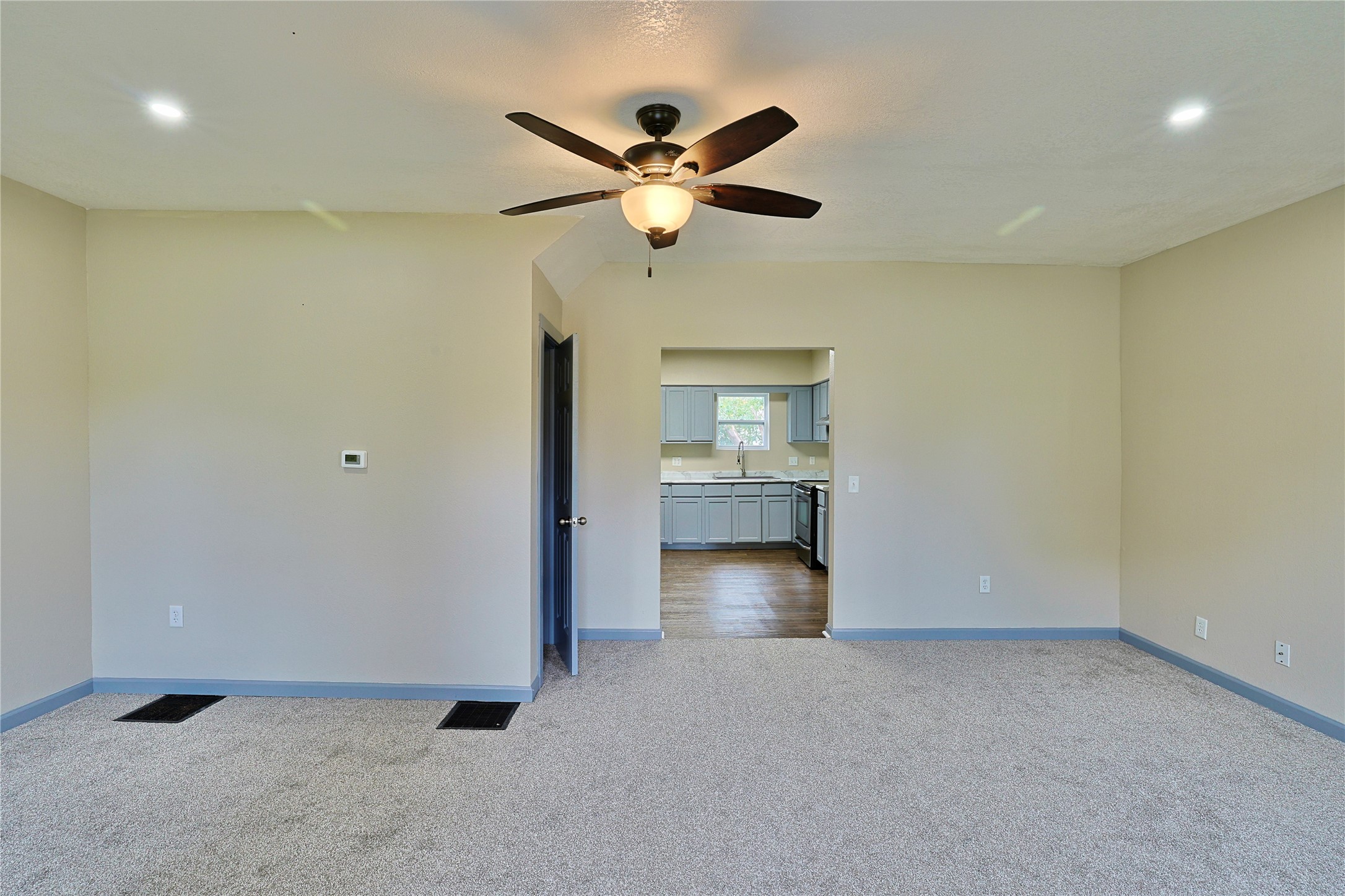 107 4th Street W Property Photo 5