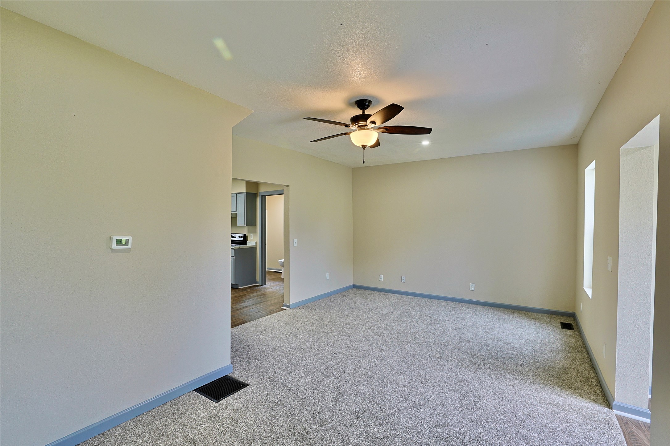 107 4th Street W Property Photo 6