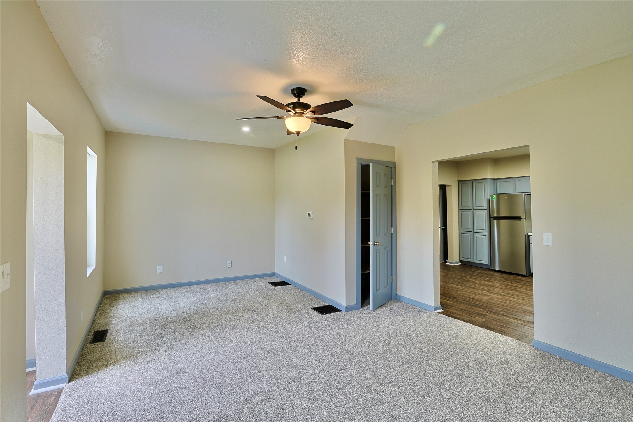 107 4th Street W Property Photo 7