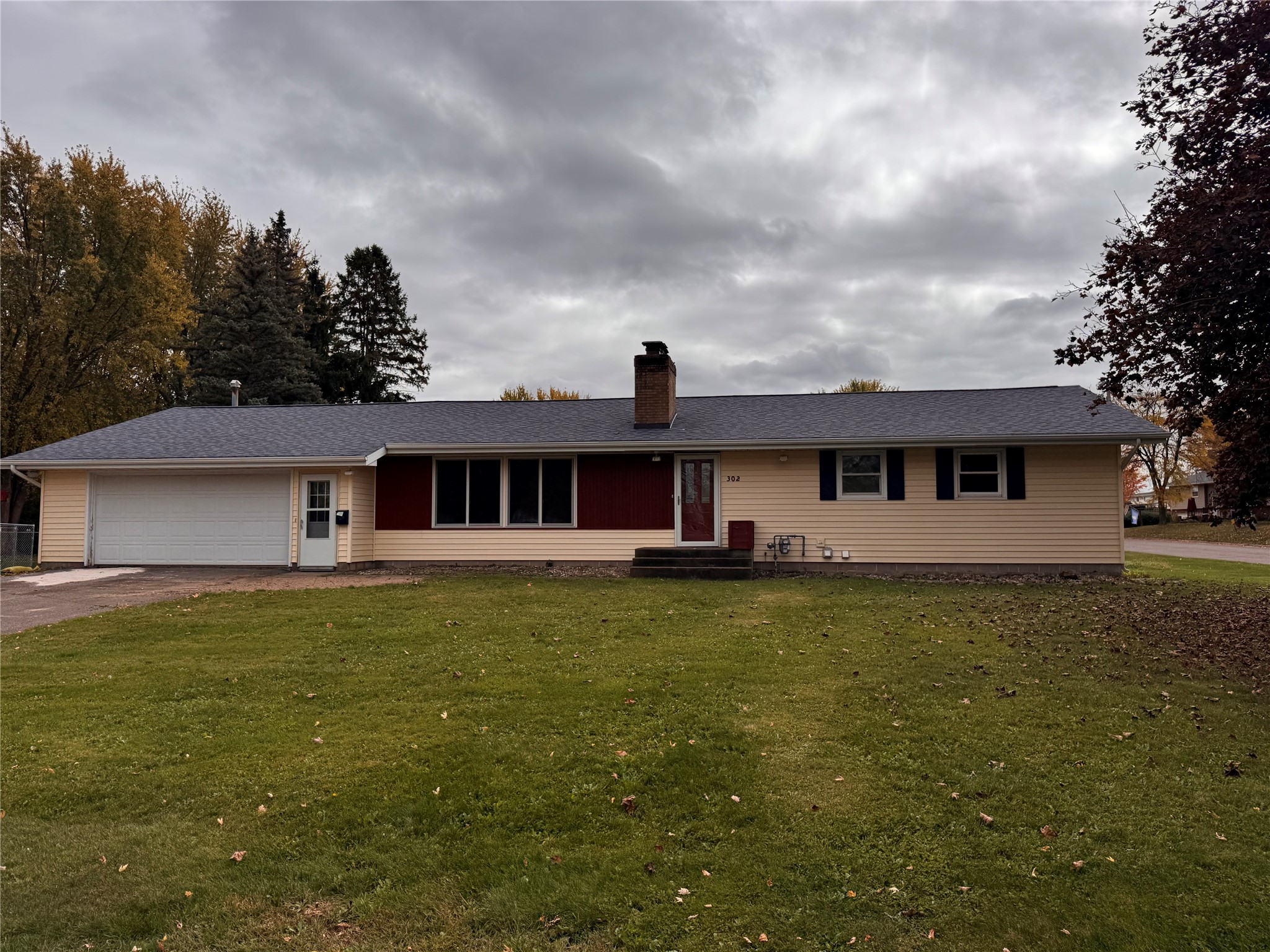 302 E Wisconsin Avenue Property Photo 1
