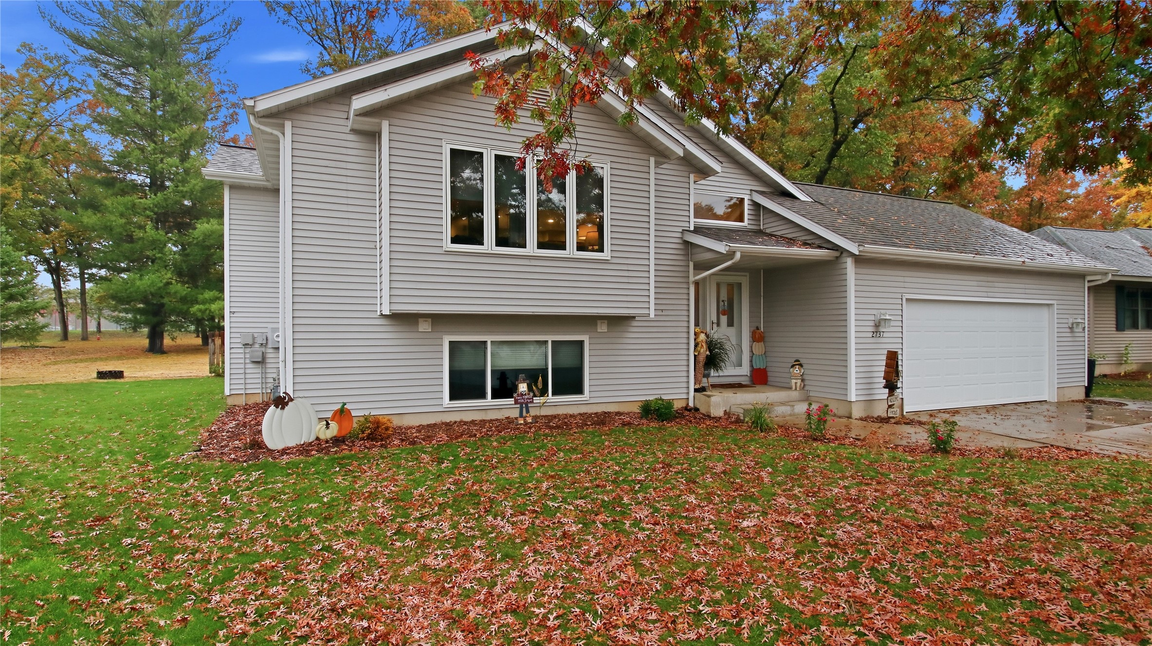 2737 Jeanne Lane Property Photo 1