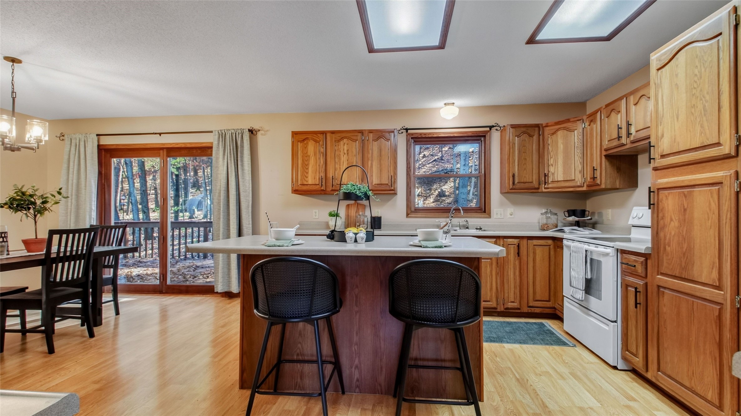 3657 Oak Hill Place Property Photo 11