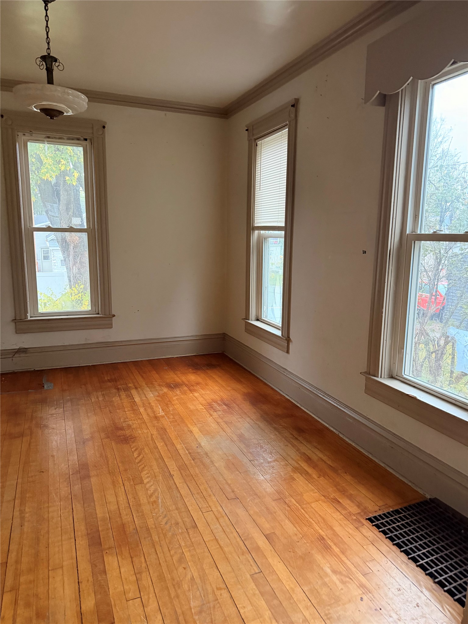421 Hudson St Property Photo 9