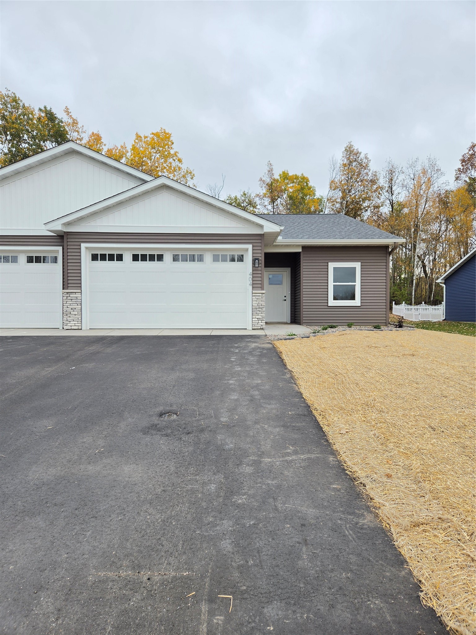 404 Norske Street Property Photo 1