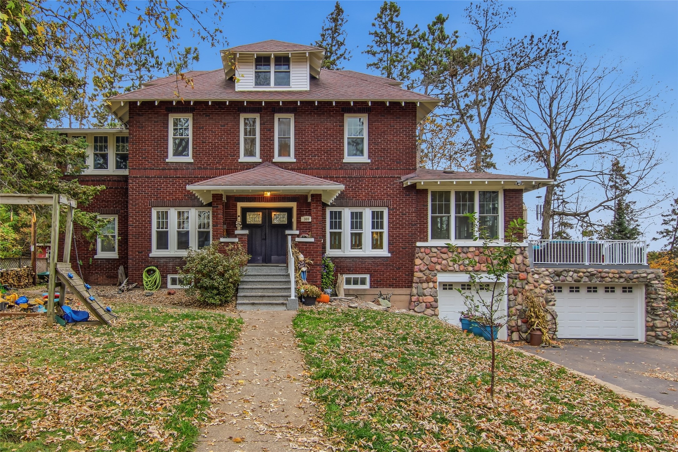 309 Roesler Avenue W Property Photo 2