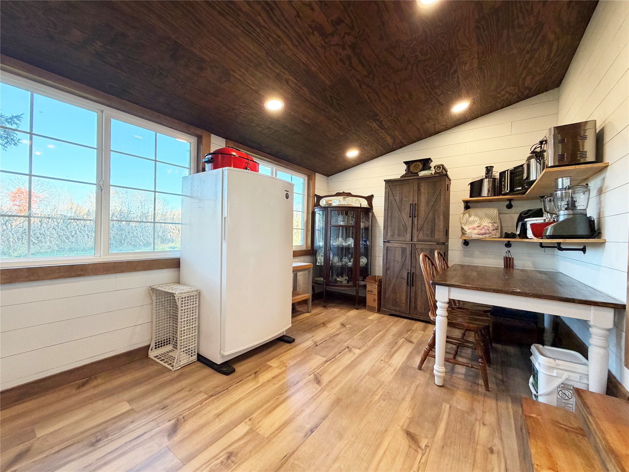 417 E Logan Avenue Property Photo 11