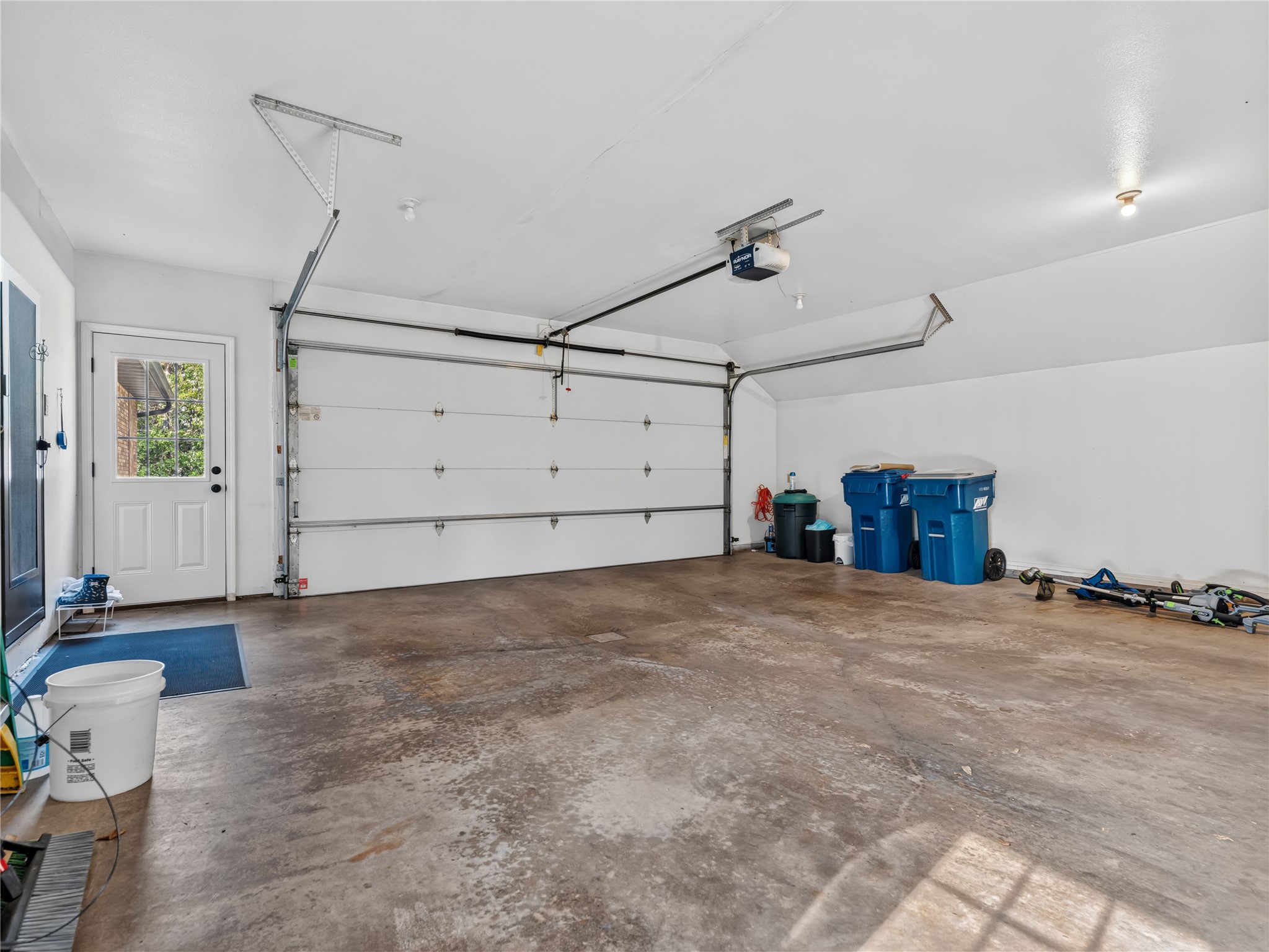 1600 W Allen Street Property Photo 27