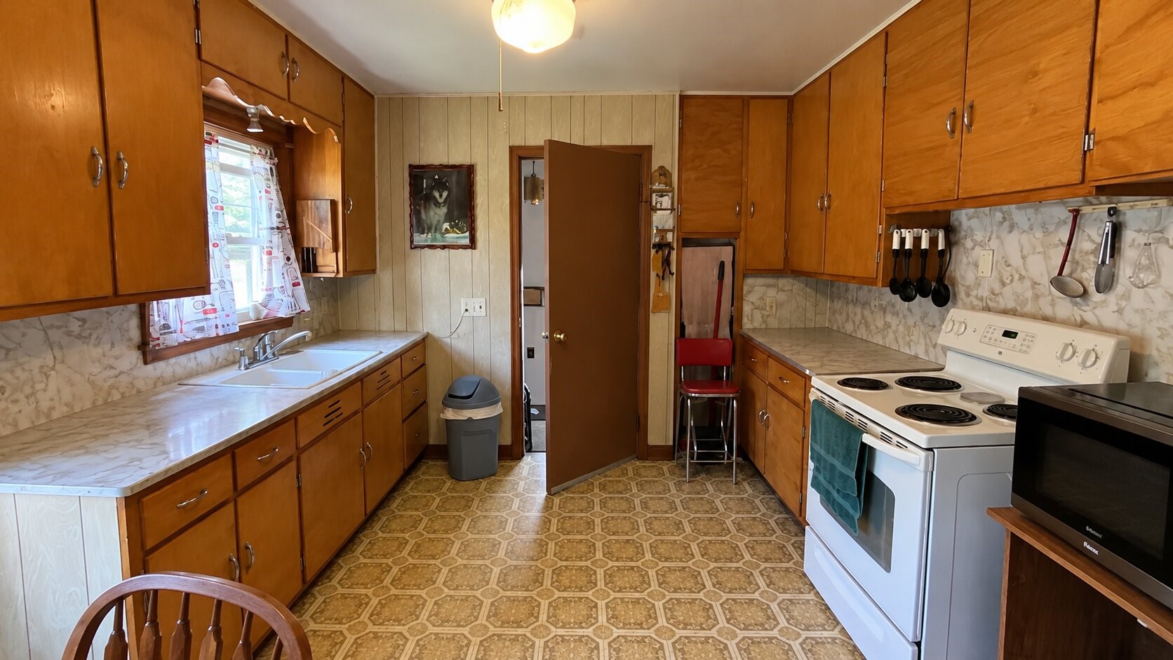 526 Cedar Street Property Photo 4