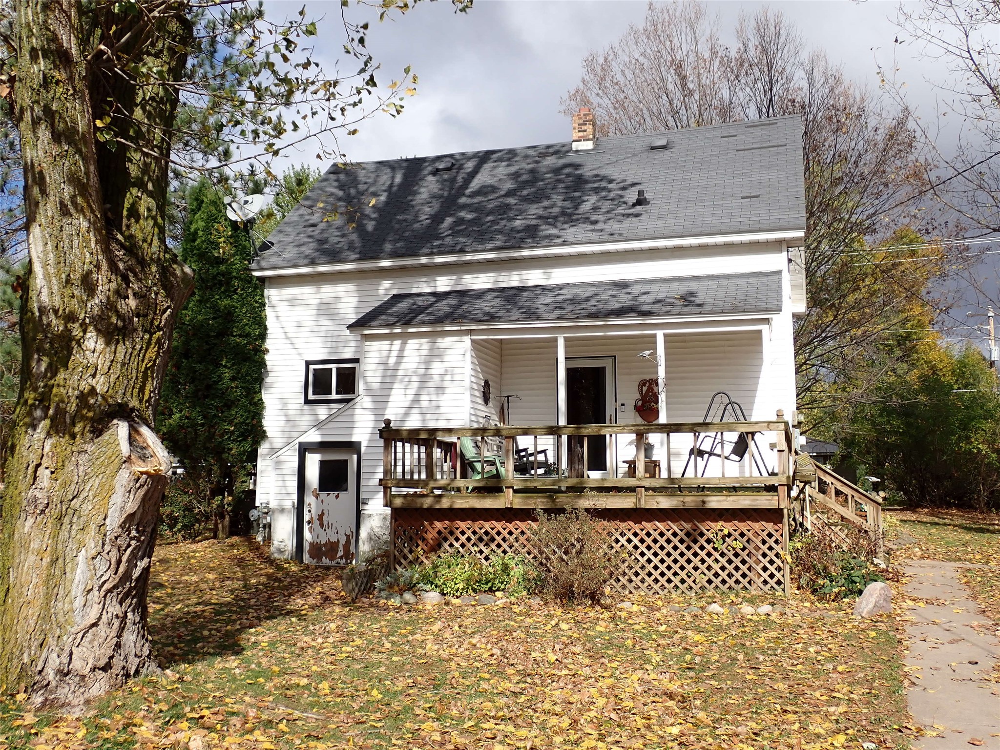 214 Logan Avenue E Property Photo 3