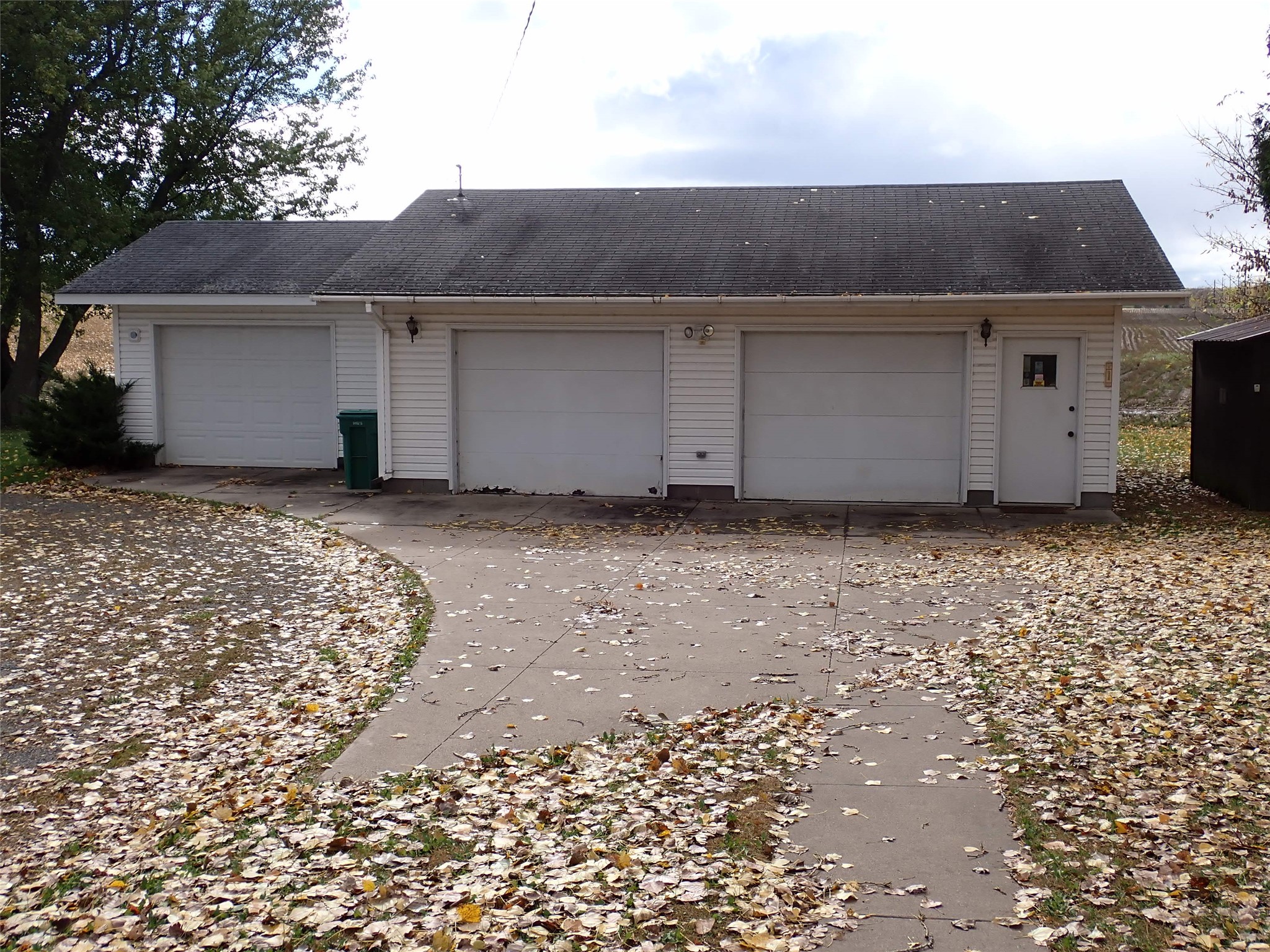 214 Logan Avenue E Property Photo 4