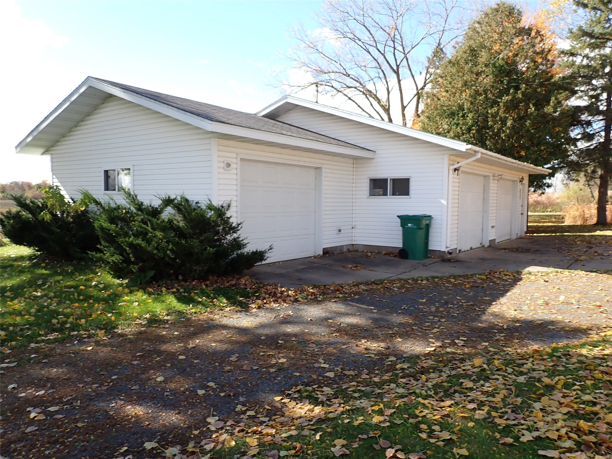 214 Logan Avenue E Property Photo 5