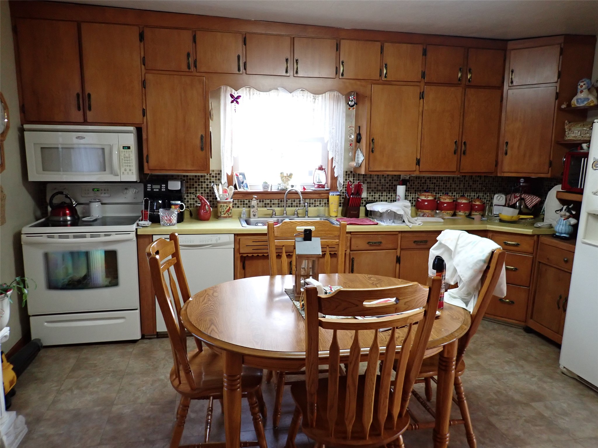 214 Logan Avenue E Property Photo 9