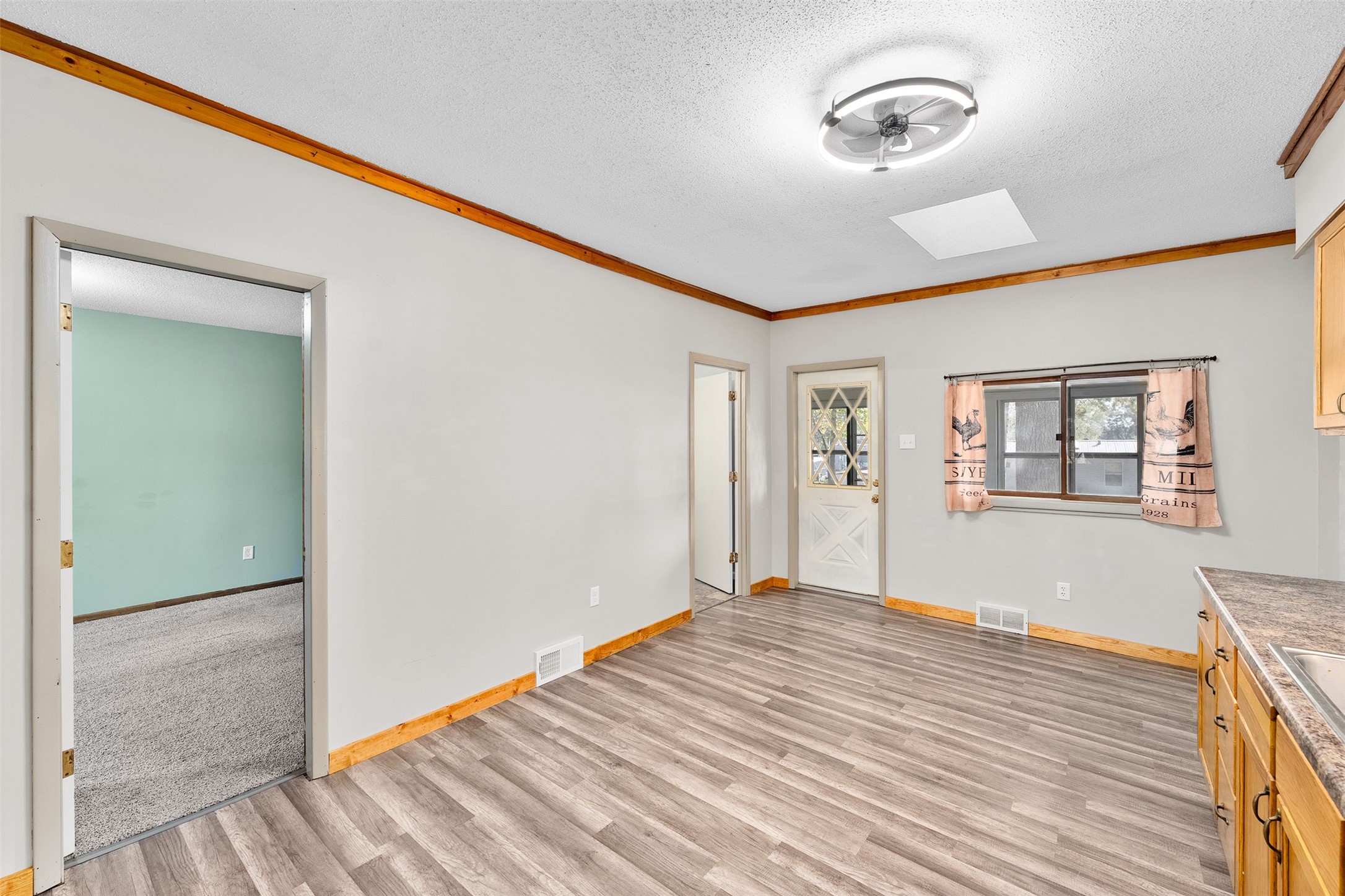 201 Pine Street Property Photo 9