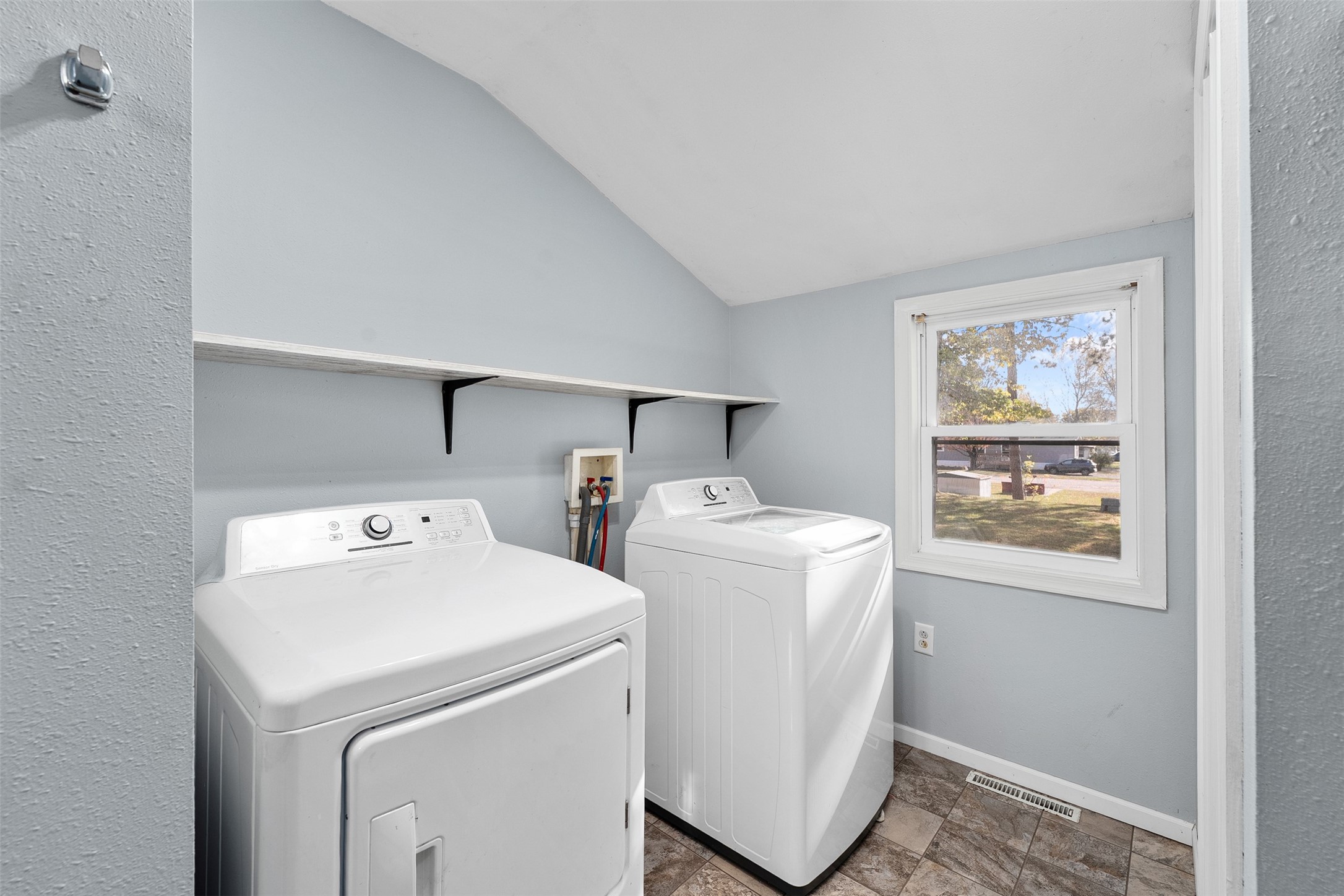 201 Pine Street Property Photo 24