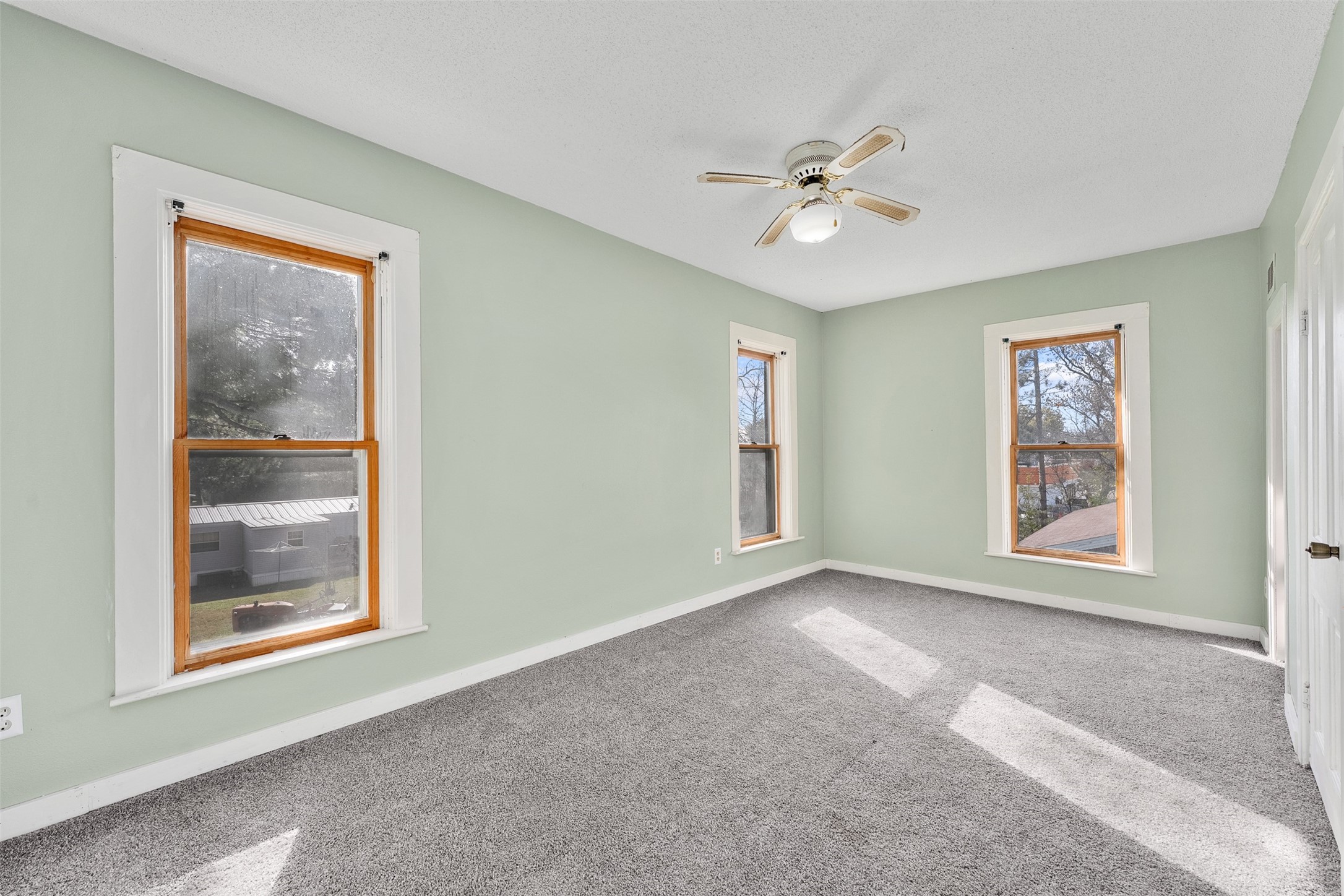 201 Pine Street Property Photo 27