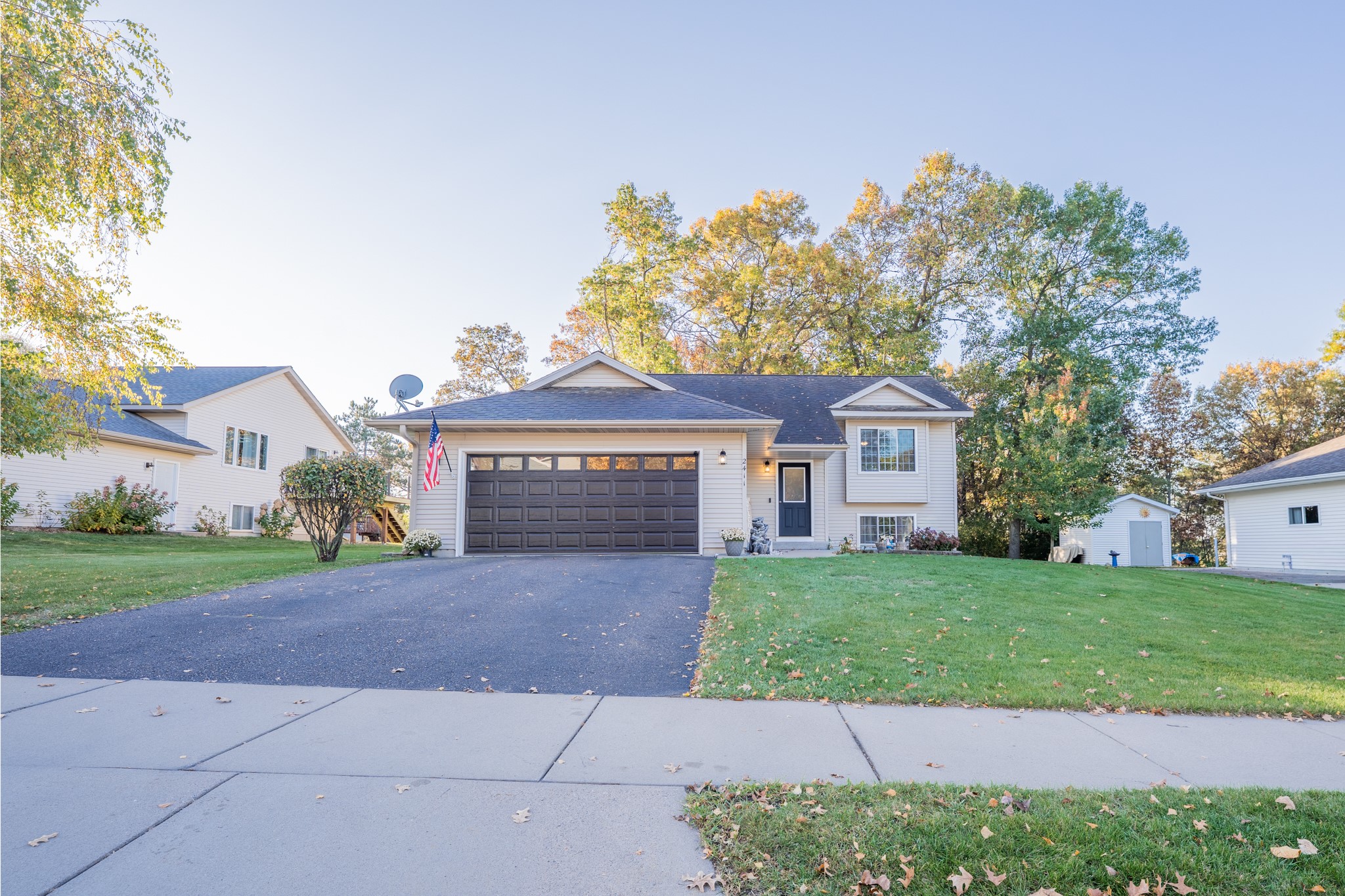 2411 Kenora Parkway Property Photo 1
