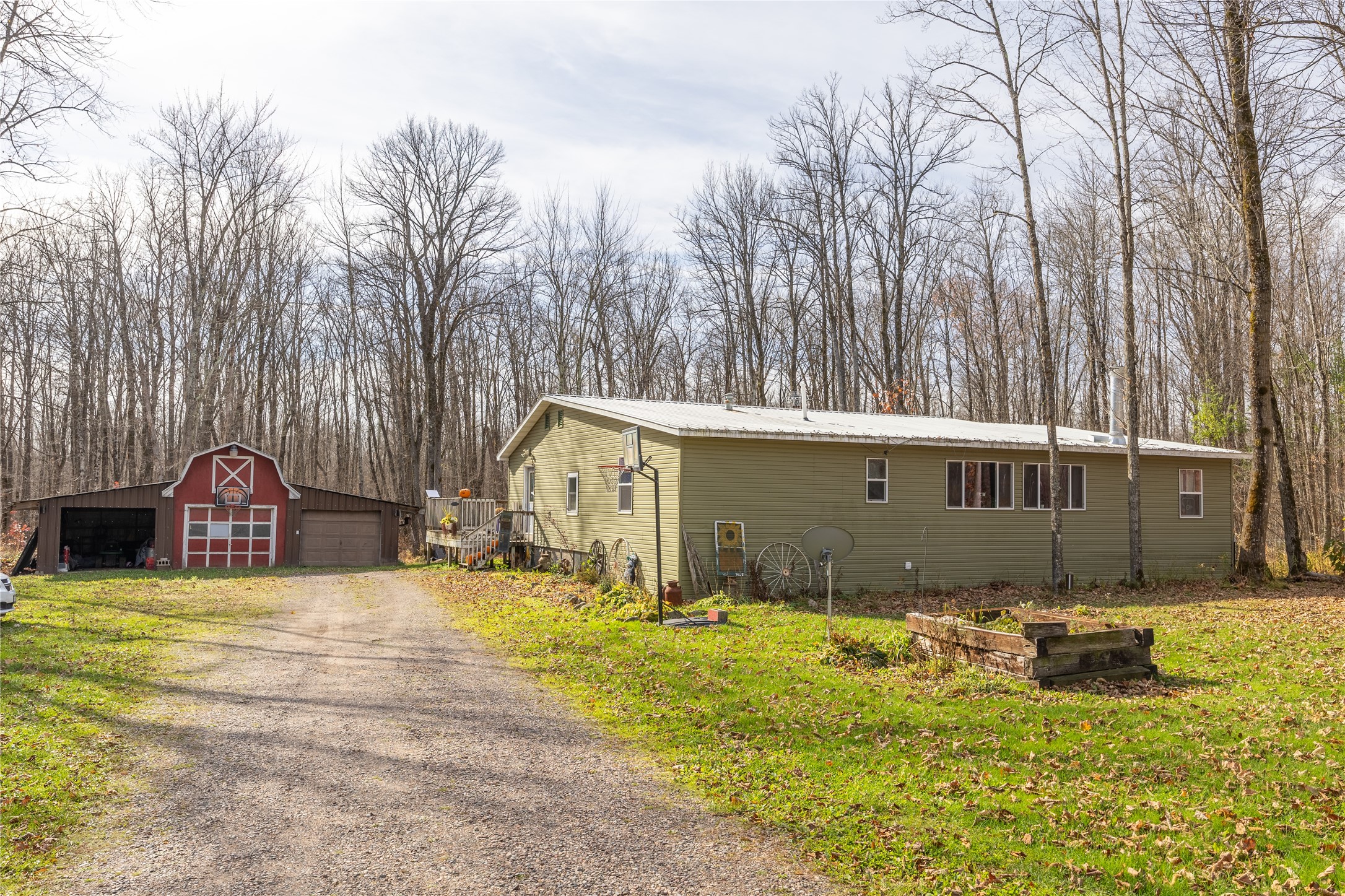 W7719 Wears Road Property Photo 1