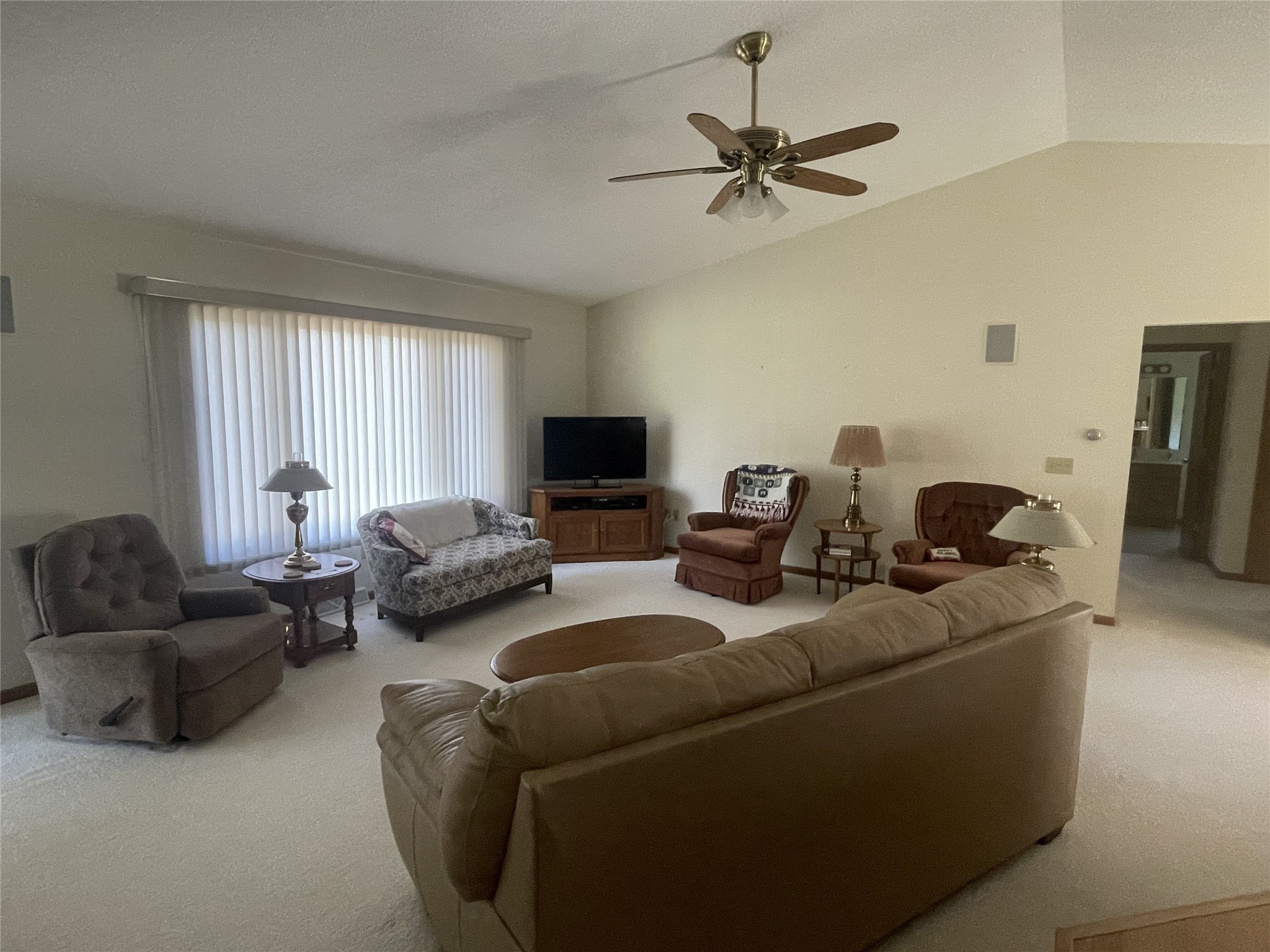 1100 S 7th Avenue Property Photo 9