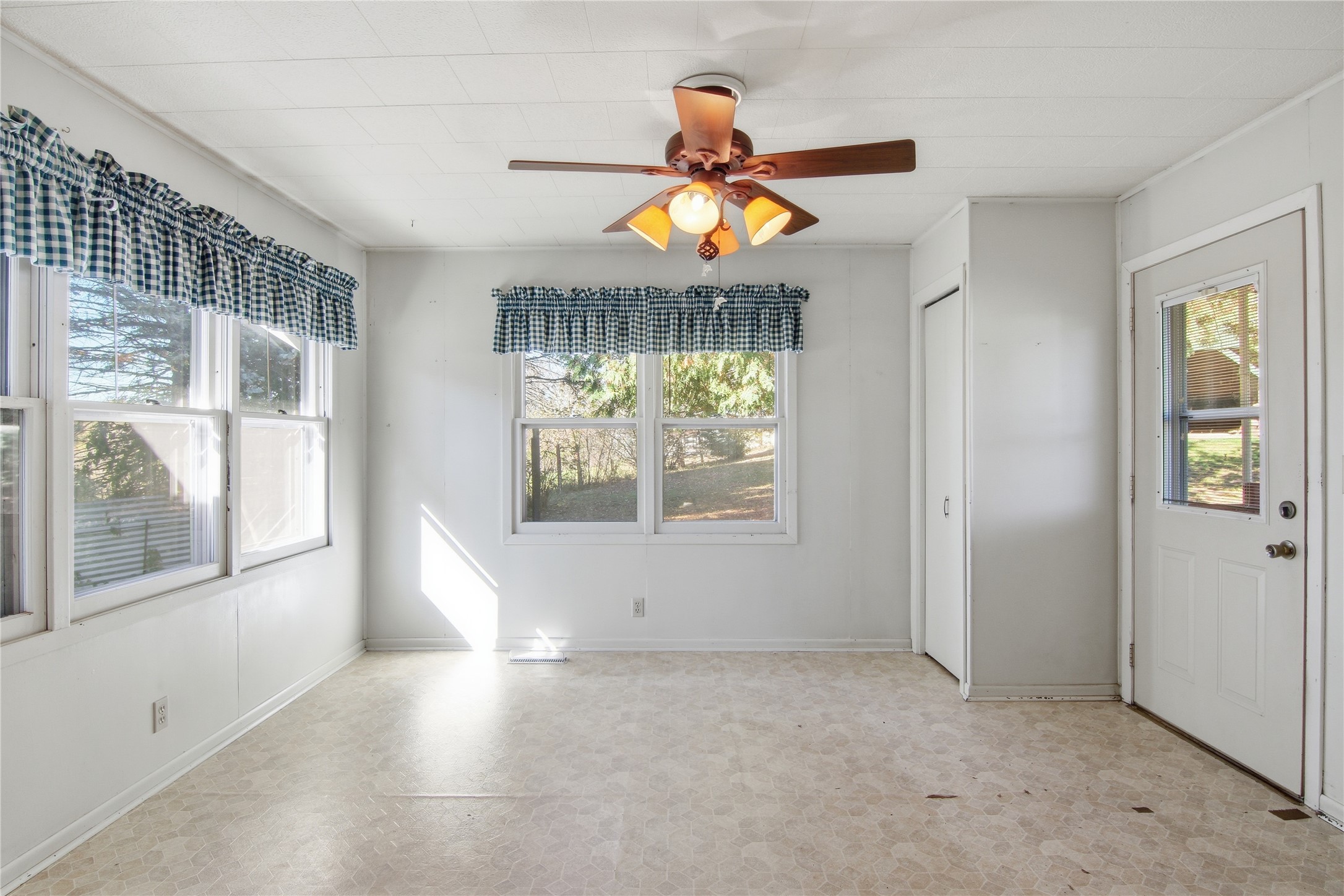 921 S Main Court Property Photo 4